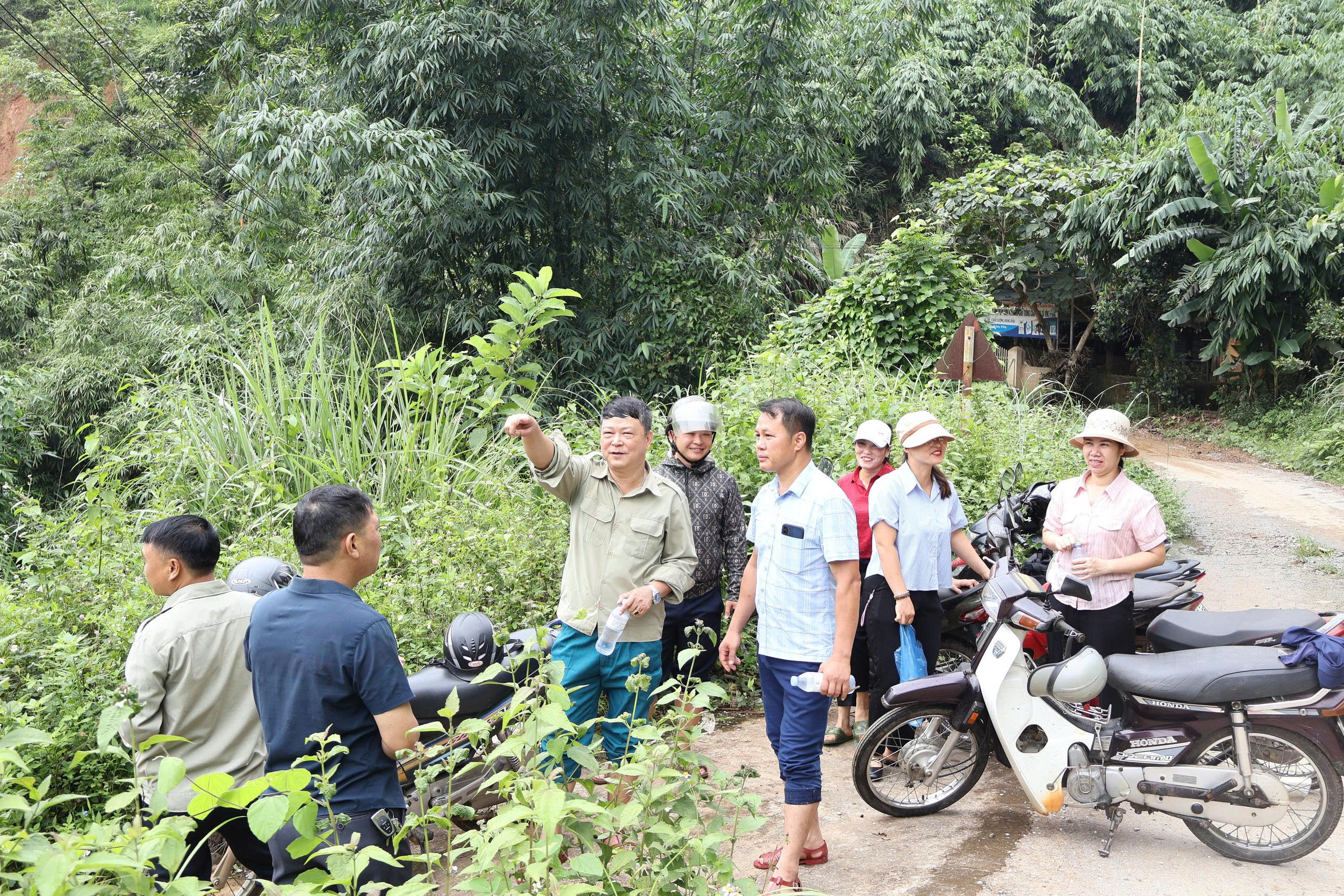 Khảo sát sáng 17 bìa.jpg