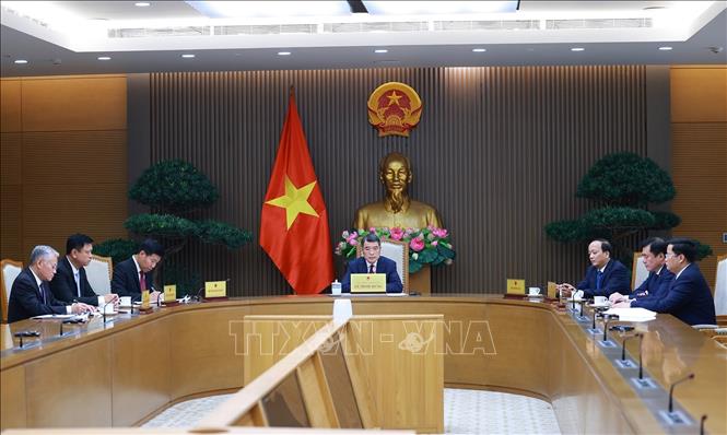 Thủ tướng Lê Minh Hưng điện đàm với Thủ tướng Singapore Lawrence Wong