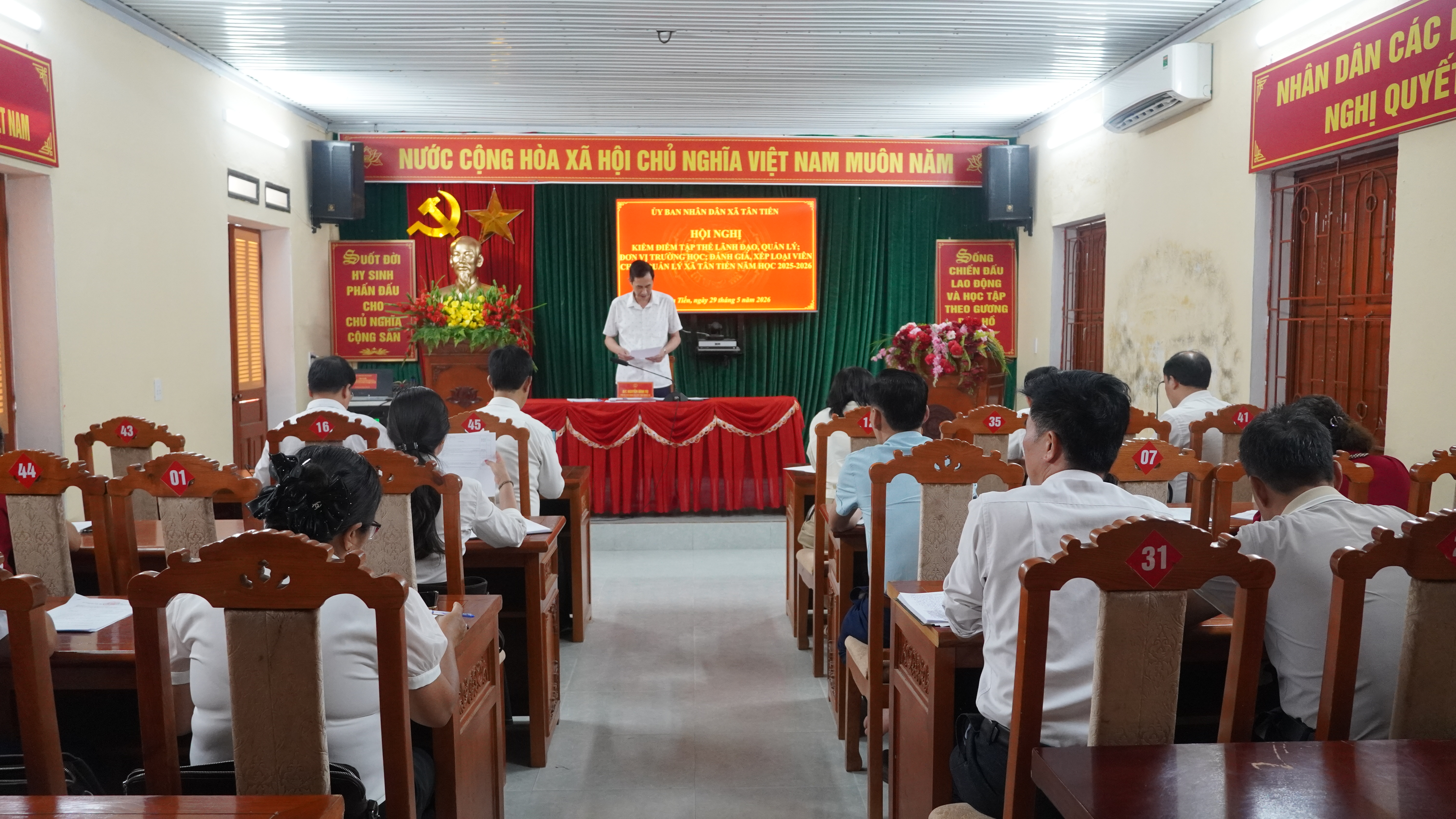 Hội nghị kiểm điểm tập thể lãnh đạo đơn vị trường học; đánh giá xếp loại viên chức quản lý xã tân tiến năm học 2025- 2026