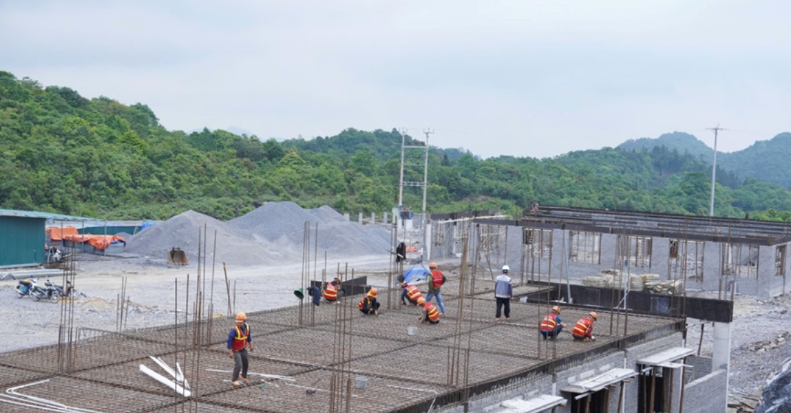 Đẩy nhanh tiến độ xây dựng trường phổ thông nội trú tại các xã biên giới, bảo đảm đưa vào sử dụng trước năm học mới 2026-2027