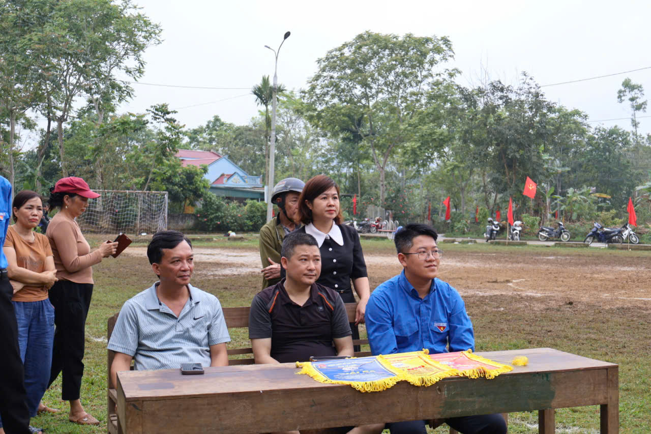 Bế mạc giải2.jpg