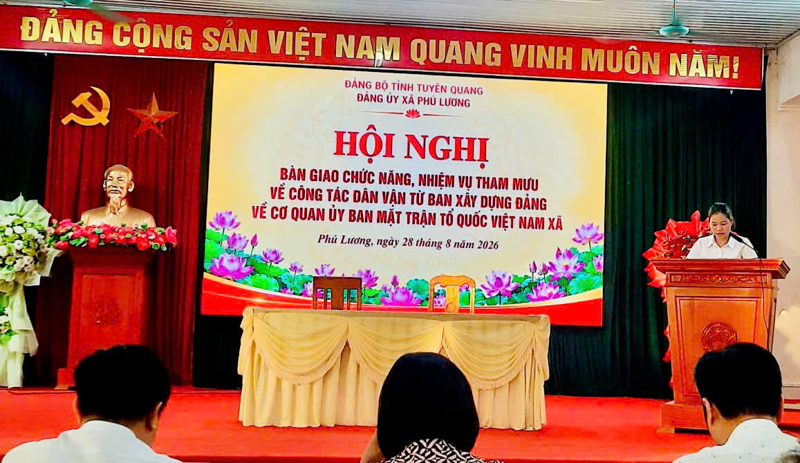 XÃ PHÚ LƯƠNG TỔ CHỨC HỘI NGHỊ BÀN GIAO CHỨC NĂNG, NHIỆM VỤ THAM MƯU VỀ CÔNG TÁC DÂN VẬN