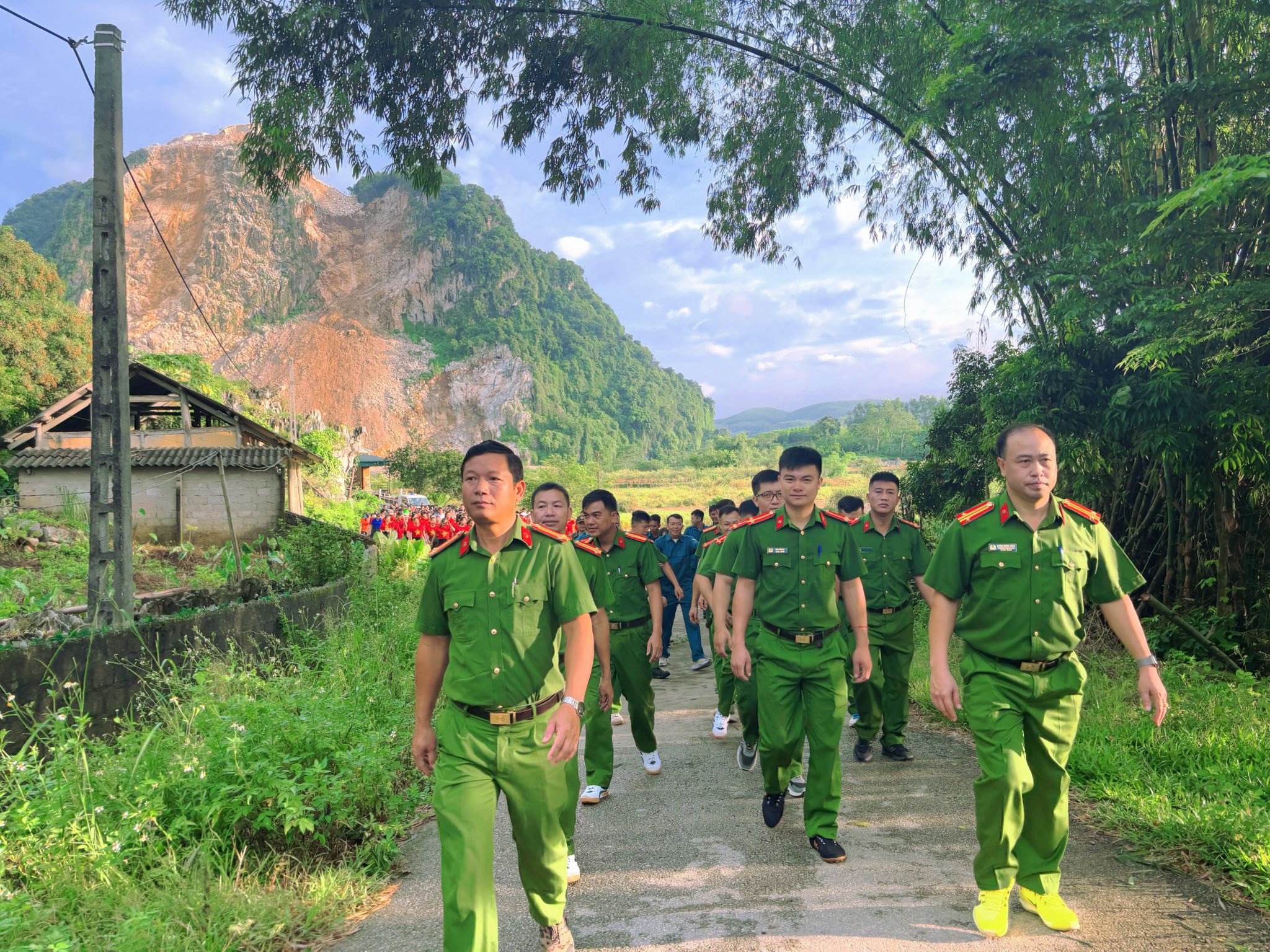 Lan tỏa sự kiện “Cùng Việt Nam tiến bước"