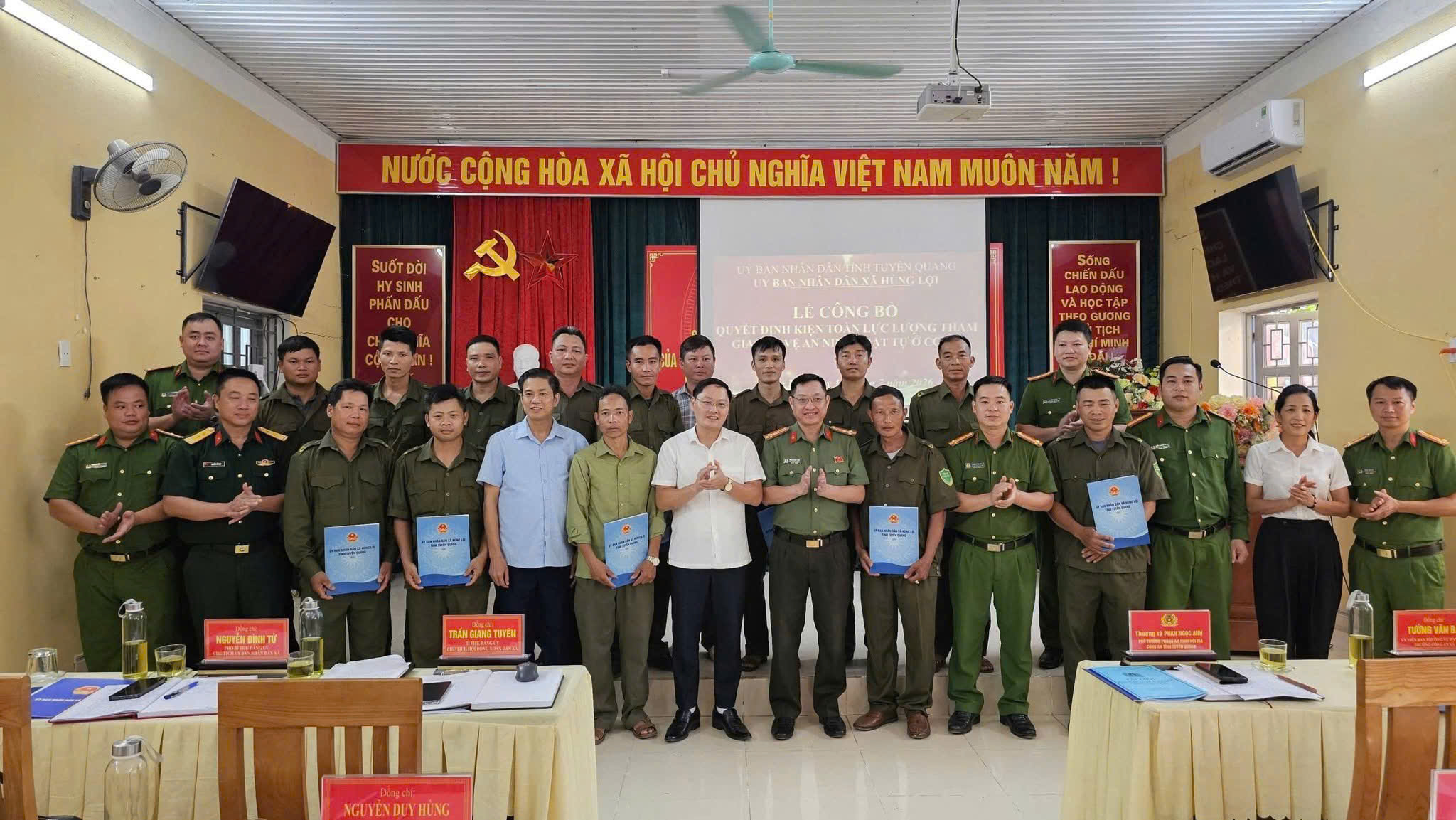 XÃ HÙNG LỢI TỔ CHỨC LỄ CÔNG BỐ QUYẾT ĐỊNH THÀNH LẬP LỰC LƯỢNG THAM GIA BẢO VỆ ANTT Ở CƠ SỞ