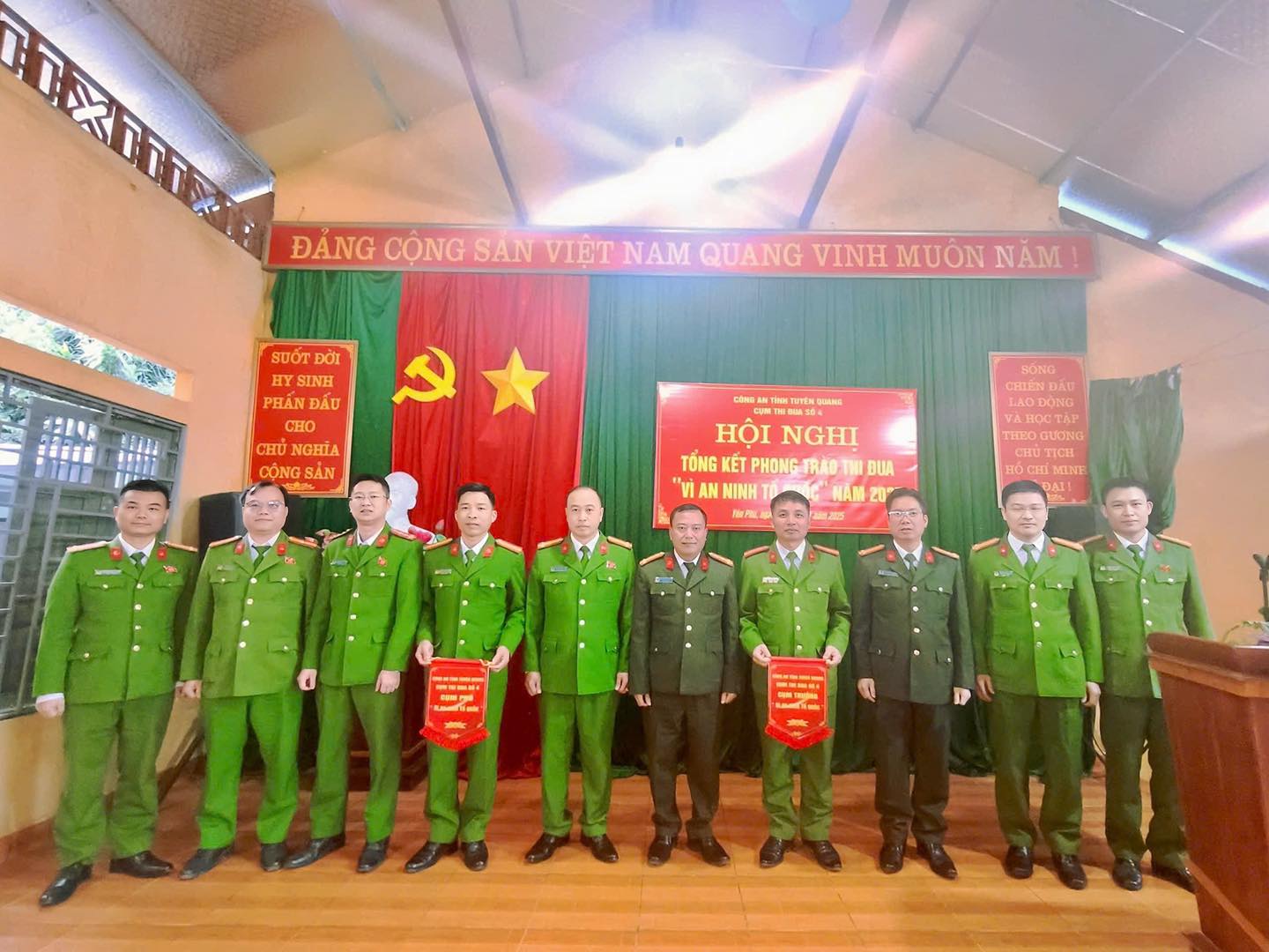 CỤM THI ĐUA SỐ 4 CÔNG AN XÃ TỔNG KẾT PHONG TRÀO THI ĐUA NĂM 2025