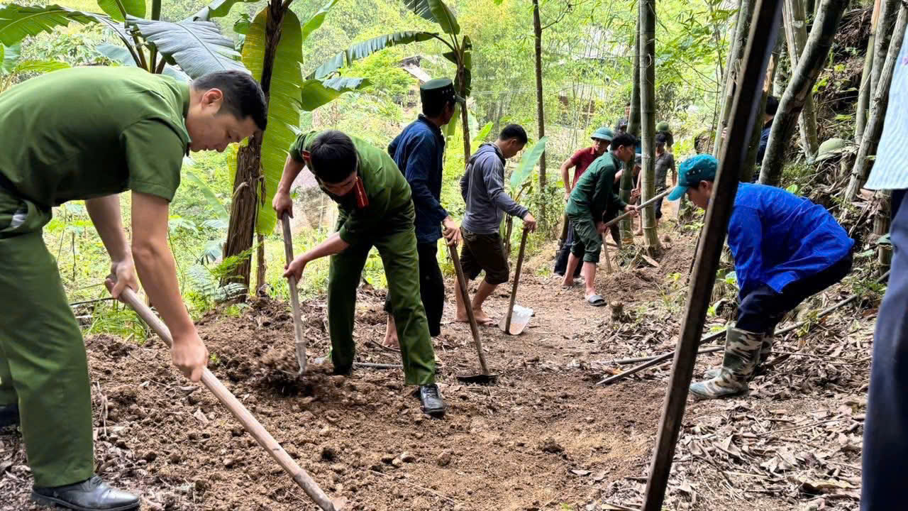 CHUNG SỨC MỞ ĐƯỜNG – GẮN KẾT LÒNG DÂN