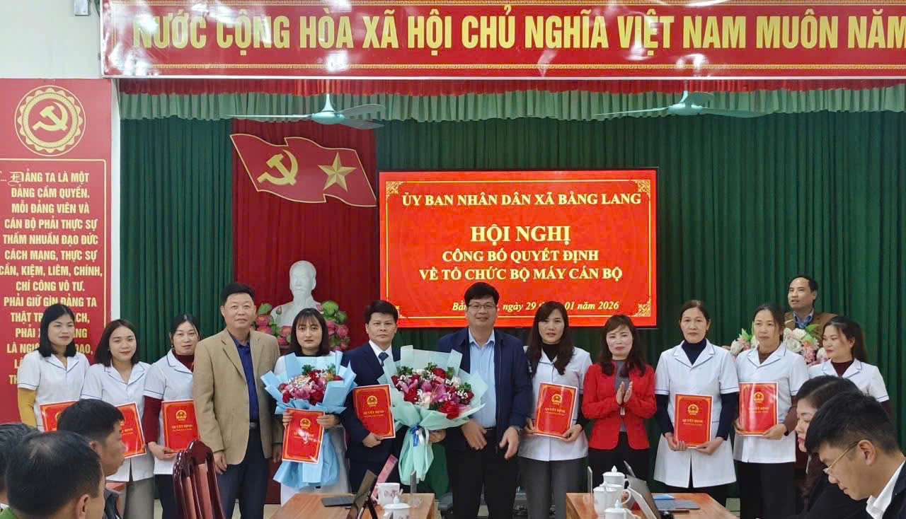 LỄ CÔNG BỐ QUYẾT ĐỊNH THÀNH LẬP TRẠM Y TẾ XÃ VÀ QUYẾT ĐỊNH VỀ CÔNG TÁC CÁN BỘ