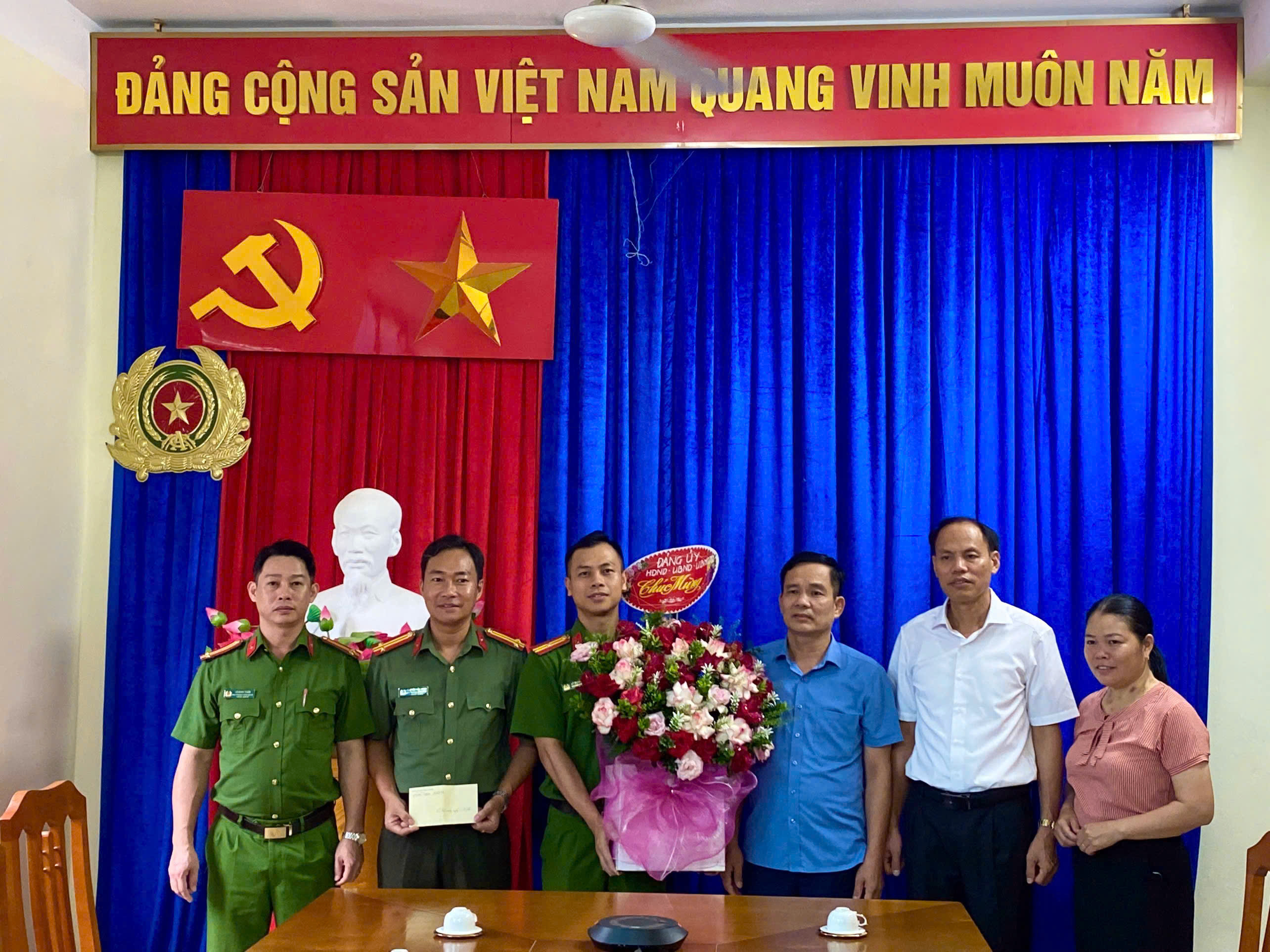 Lãnh đạo xã Ngọc Long chúc mừng kỷ niệm 81 năm Ngày truyền thống Công an Nhân dân Việt Nam (19/8/1945 - 19/8/2026)