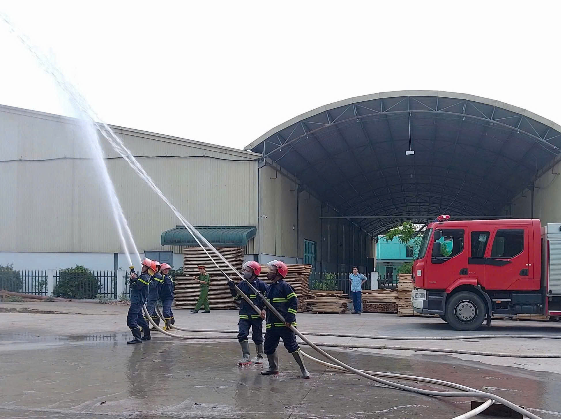 THỰC TẬP PHƯƠNG ÁN CHỮA CHÁY VÀ CỨU NẠN, CỨU HỘ TẠI CÔNG TY CỔ PHẦN CƠ KHÍ TUYÊN QUANG VÀ CÔNG TY TNHH ỨNG HÒA