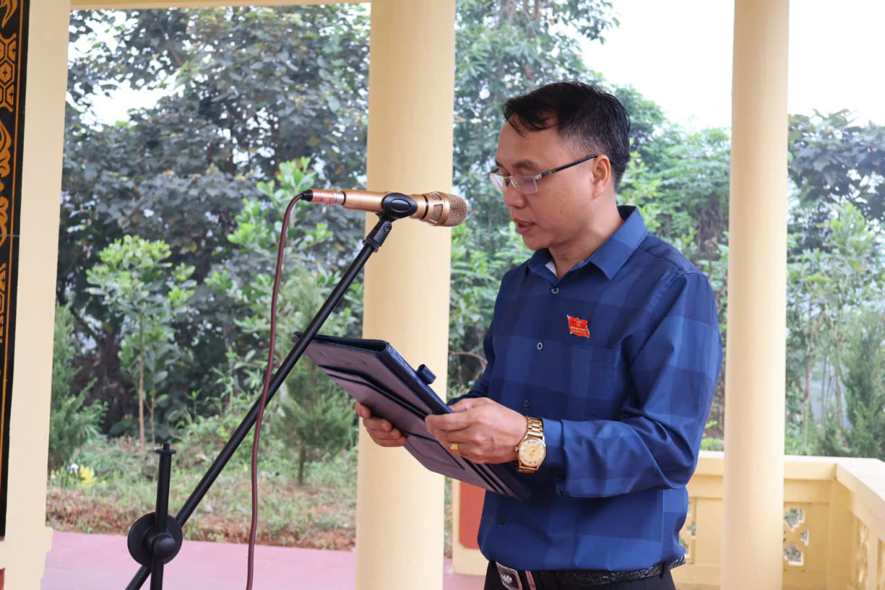 Viếng liệt sỹ3.jpg