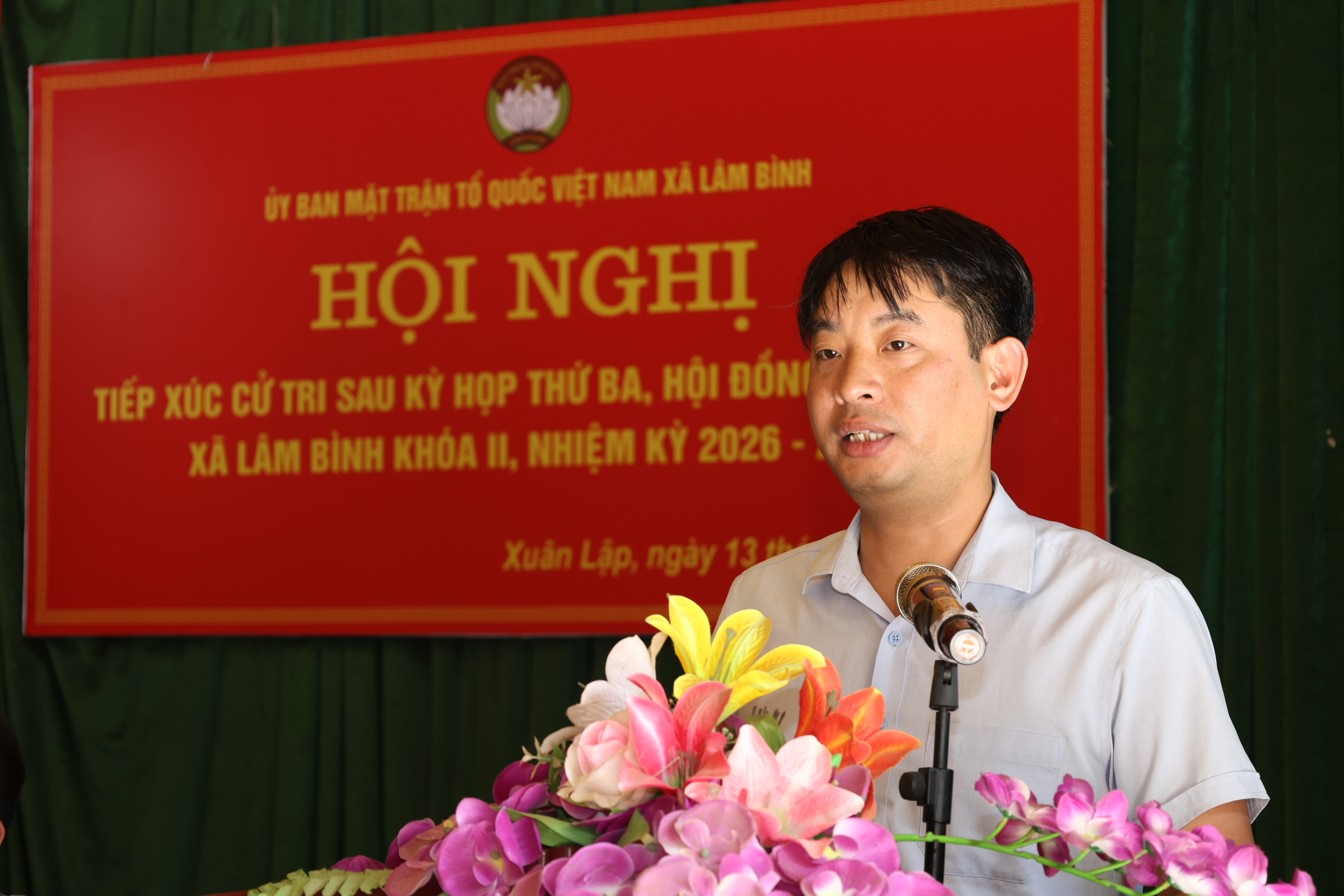 Chủ tịch UBND xã Trương Văn Quang tiếp xúc cử tri thôn Xuân Lập sau Kỳ họp thứ ba