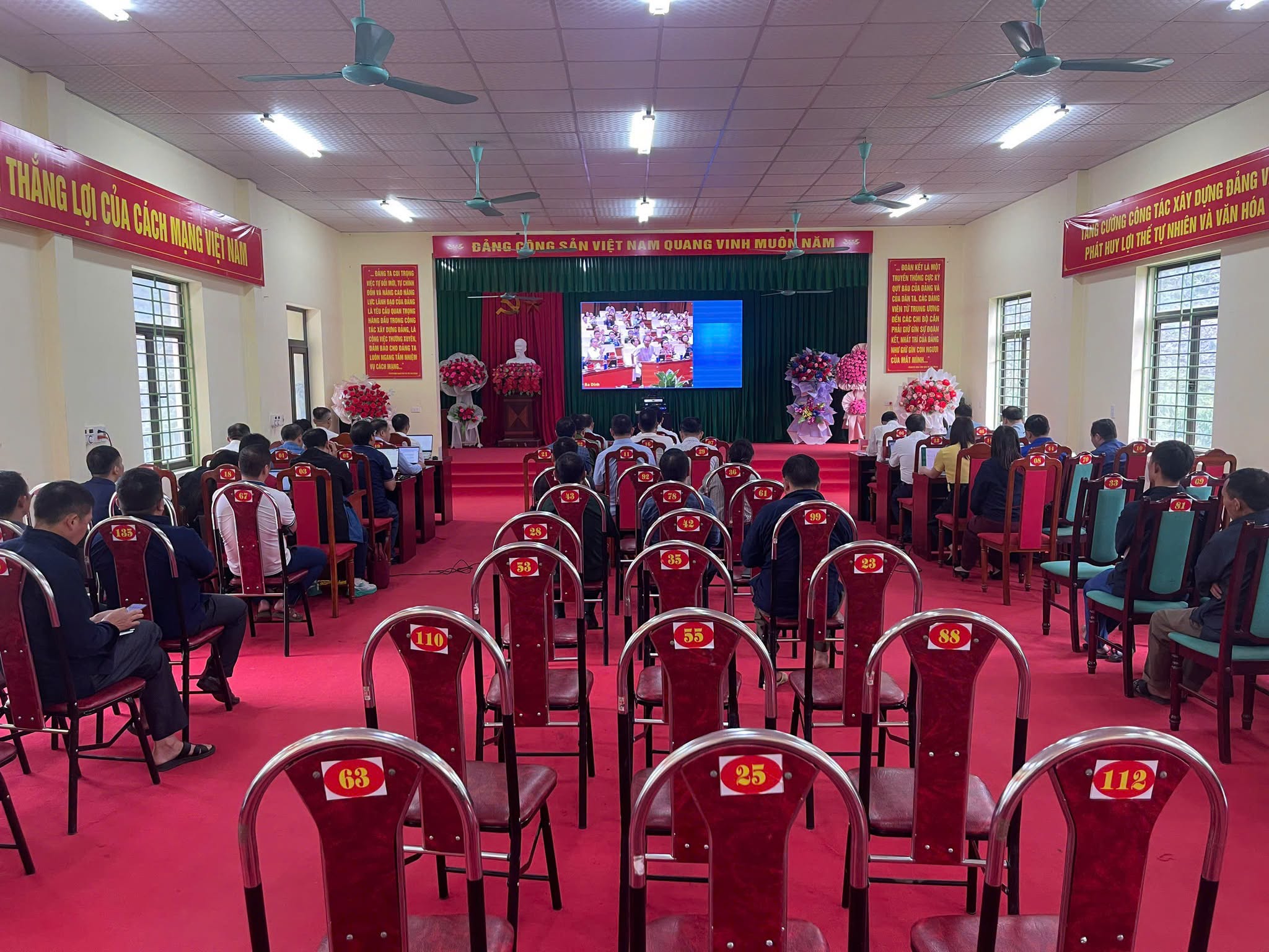 Lũng Phìn tham dự Hội nghị nghiên cứu, học tập, quán triệt và triển khai thực hiện Nghị quyết Hội nghị lần thứ ba Ban Chấp hành Trung ương Đảng khóa XIV