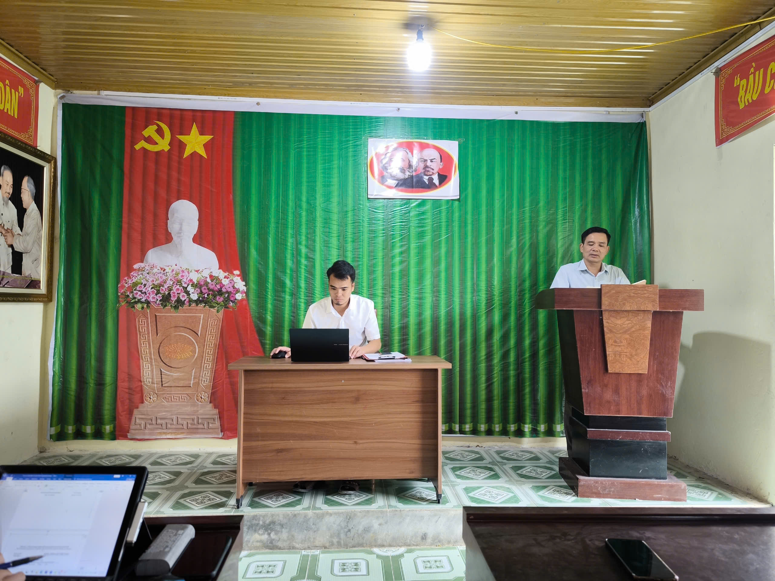 BÍ THƯ ĐẢNG ỦY XÃ NGUYỄN QUỐC TRUNG, SÂU SÁT CƠ SỞ, NẮM CHẮC TÌNH HÌNH TỪ CHI BỘ