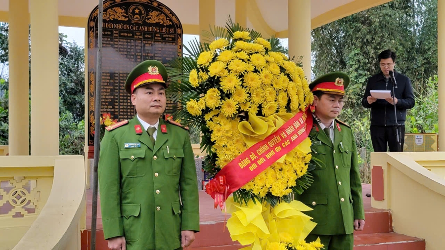 Viếng nghĩa trang 22.jpg