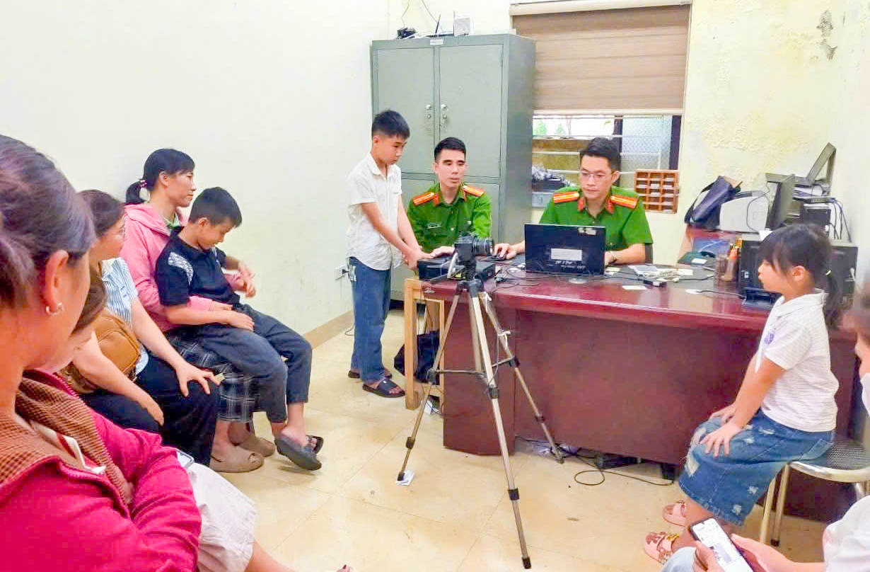 Công an xã Quang Bình tích cực thực hiện Nghị quyết số 57-NQ/TW