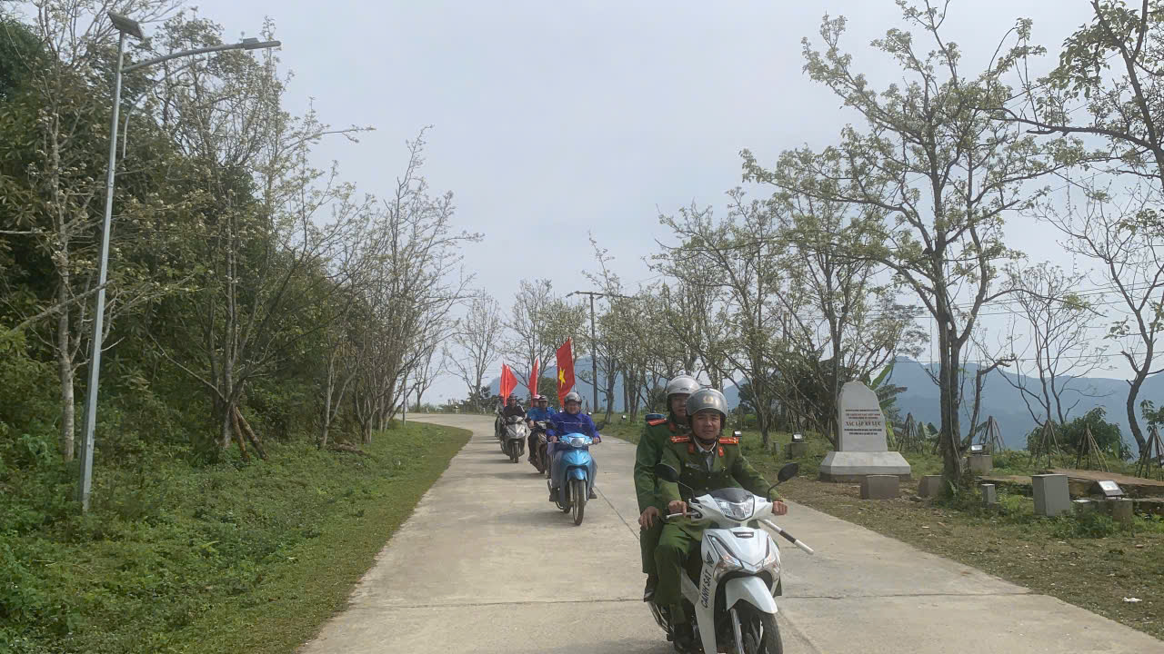 CÔNG AN XÃ HỒNG THÁI RA QUÂN TUYÊN TRUYỀN CAO ĐIỂM VỀ CÔNG TÁC BẦU CỬ