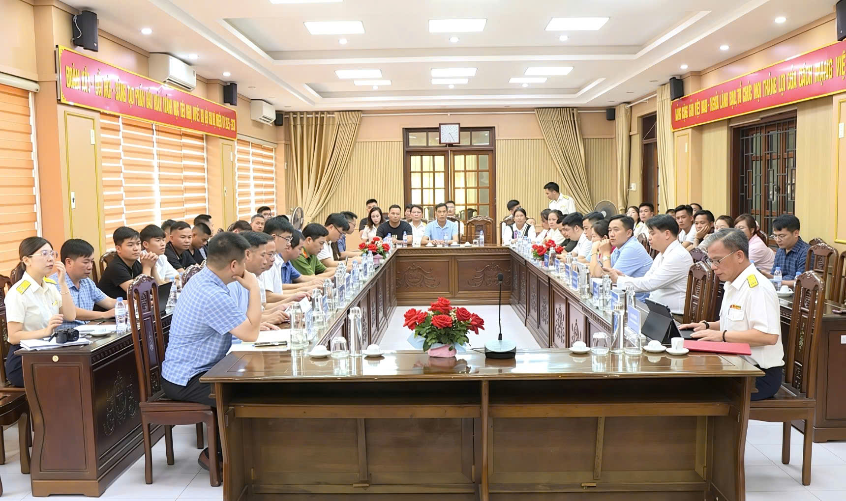 Hội nghị tọa đàm, đối thoại “Kinh doanh trên nền tảng số: cơ hội, thách thức, chuyển đổi cơ cấu kinh tế, giải pháp tuân thủ pháp luật”