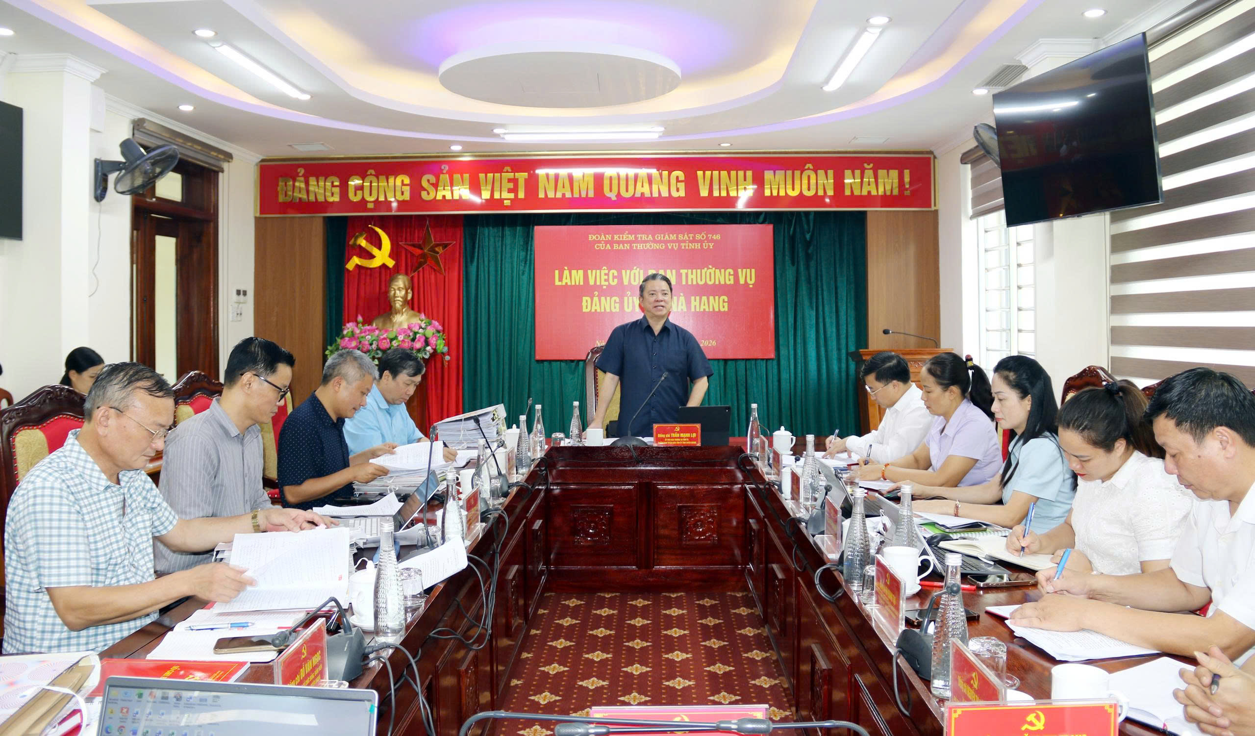 Đoàn công tác 746 Ban Thường vụ Tỉnh ủy làm việc với Ban Thường vụ Đảng ủy xã Nà Hang 