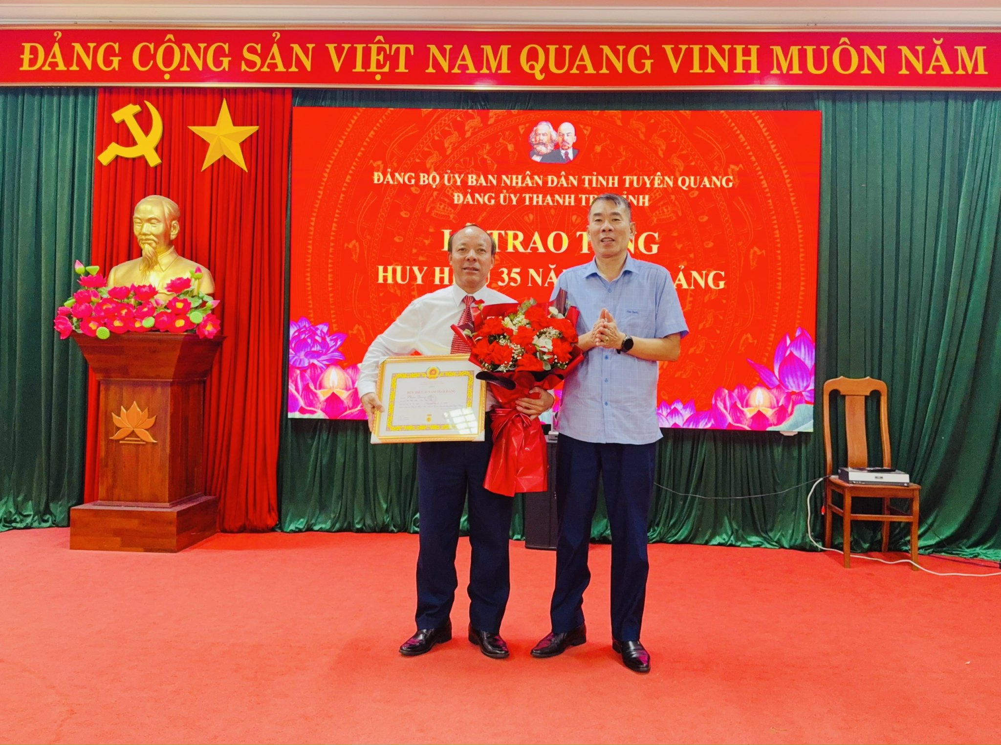 Đảng bộ Thanh tra tỉnh Tuyên Quang tổ chức Lễ trao tặng Huy hiệu 35 năm tuổi Đảng đợt 02/9/2026