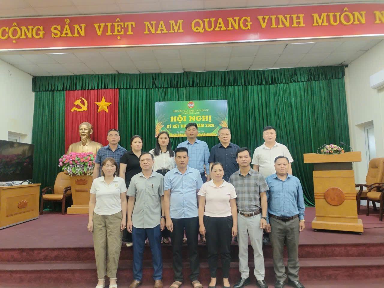 HỘI NÔNG DÂN CỤM THI ĐUA SỐ 3 KÝ KẾT GIAO ƯỚC THI ĐUA NĂM 2026