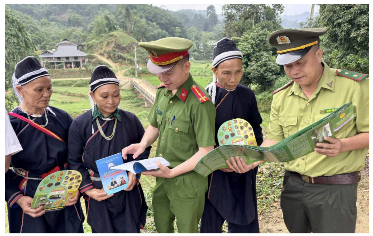 CÔNG AN XÃ YÊN PHÚ PHỐI HỢP TUYÊN TRUYỀN PHÁP LUẬT VỀ QUẢN LÝ, BẢO VỆ VÀ PHÁT TRIỂN RỪNG 