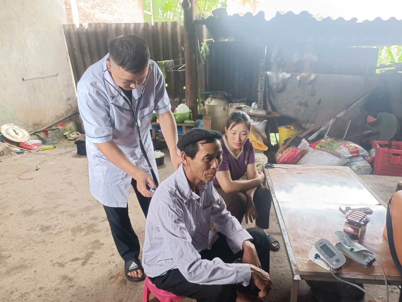 TRẠM Y TẾ XÃ CÁN TỶ TỔ CHỨC KHÁM SỨC KHỎE, TƯ VẤN VÀ CẤP THUỐC MIỄN PHÍ CHO NGƯỜI CÓ CÔNG VỚI CÁCH MẠNG NHÂN DỊP 27/7