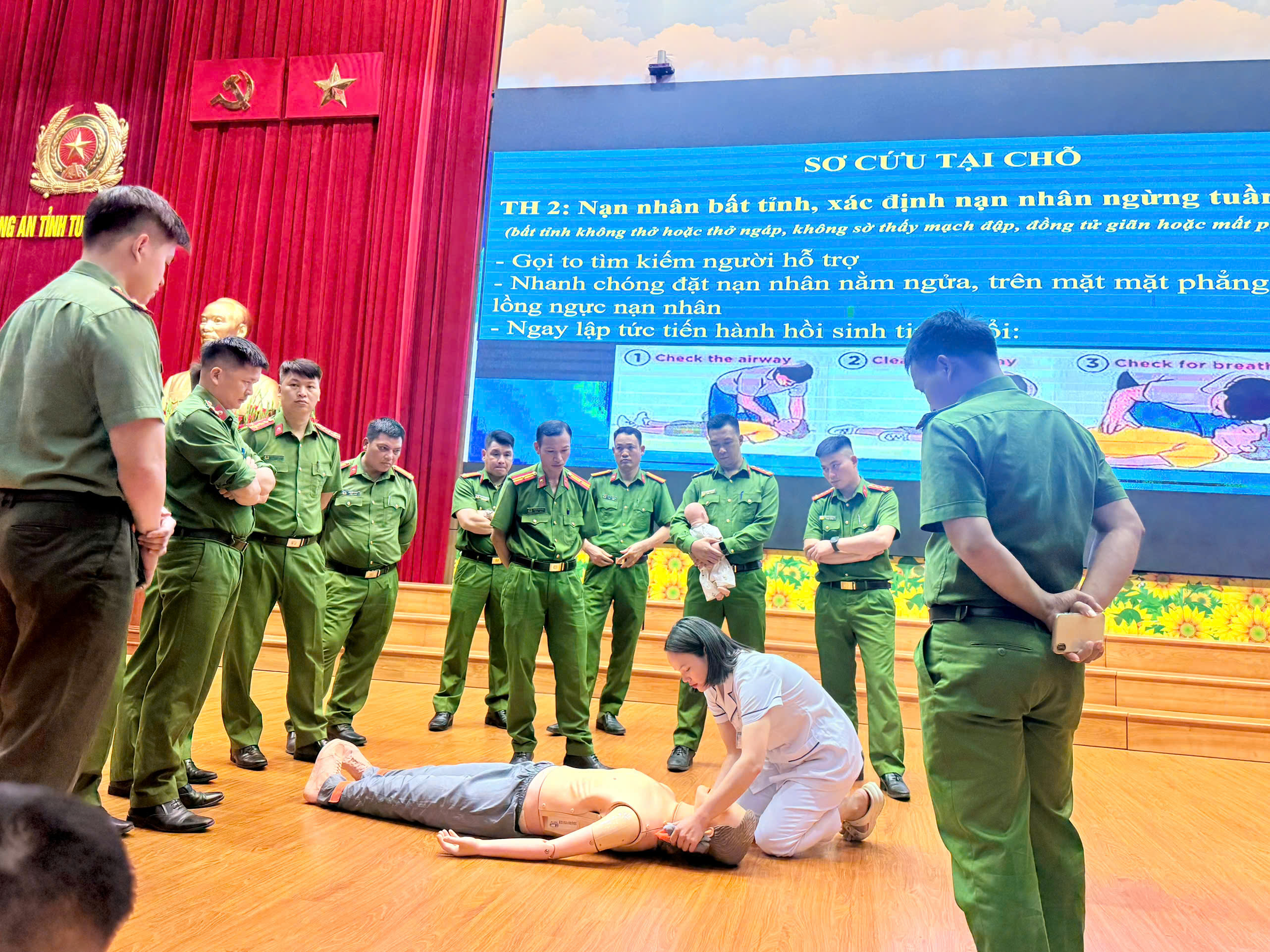 BỆNH VIỆN CÔNG AN TỈNH TUYÊN QUANG TỔ CHỨC HUẤN LUYỆN, THỰC HÀNH KỸ NĂNG CỨU NẠN, CỨU HỘ CHO LỰC LƯỢNG CÔNG AN CẤP XÃ NĂM 2026