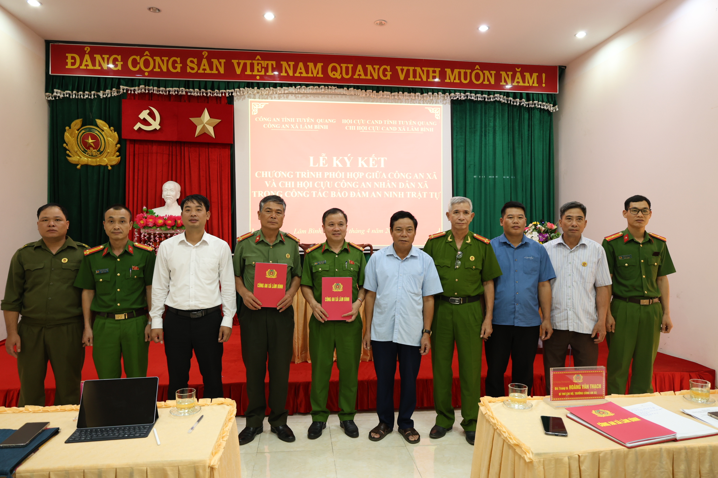 Lễ ký kết chương trình phối hợp giữa Công an xã và Chi hội Cựu Công an nhân dân xã trong công tác bảo đảm an ninh trật tự