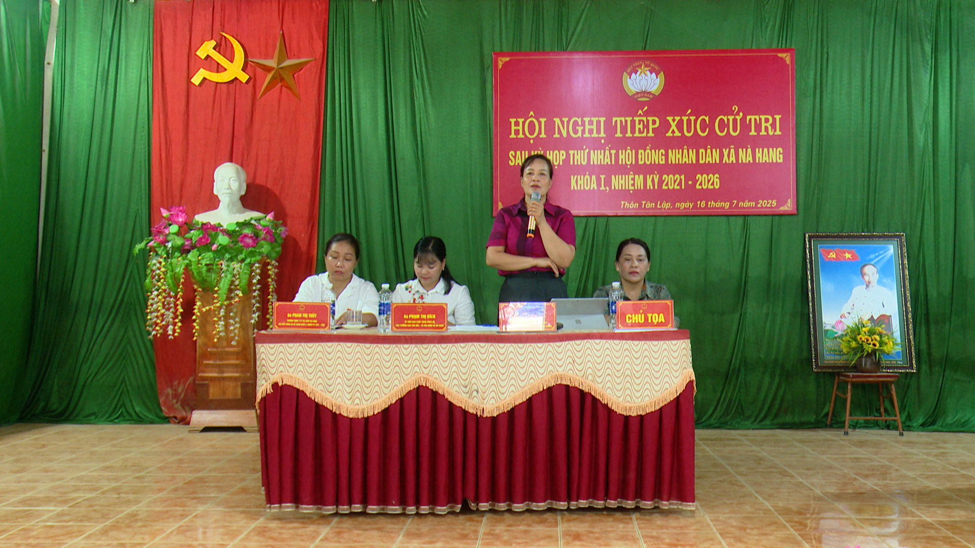 Đại biểu HĐND xã Nà Hang tiếp xúc cử tri sau kỳ họp thứ nhất