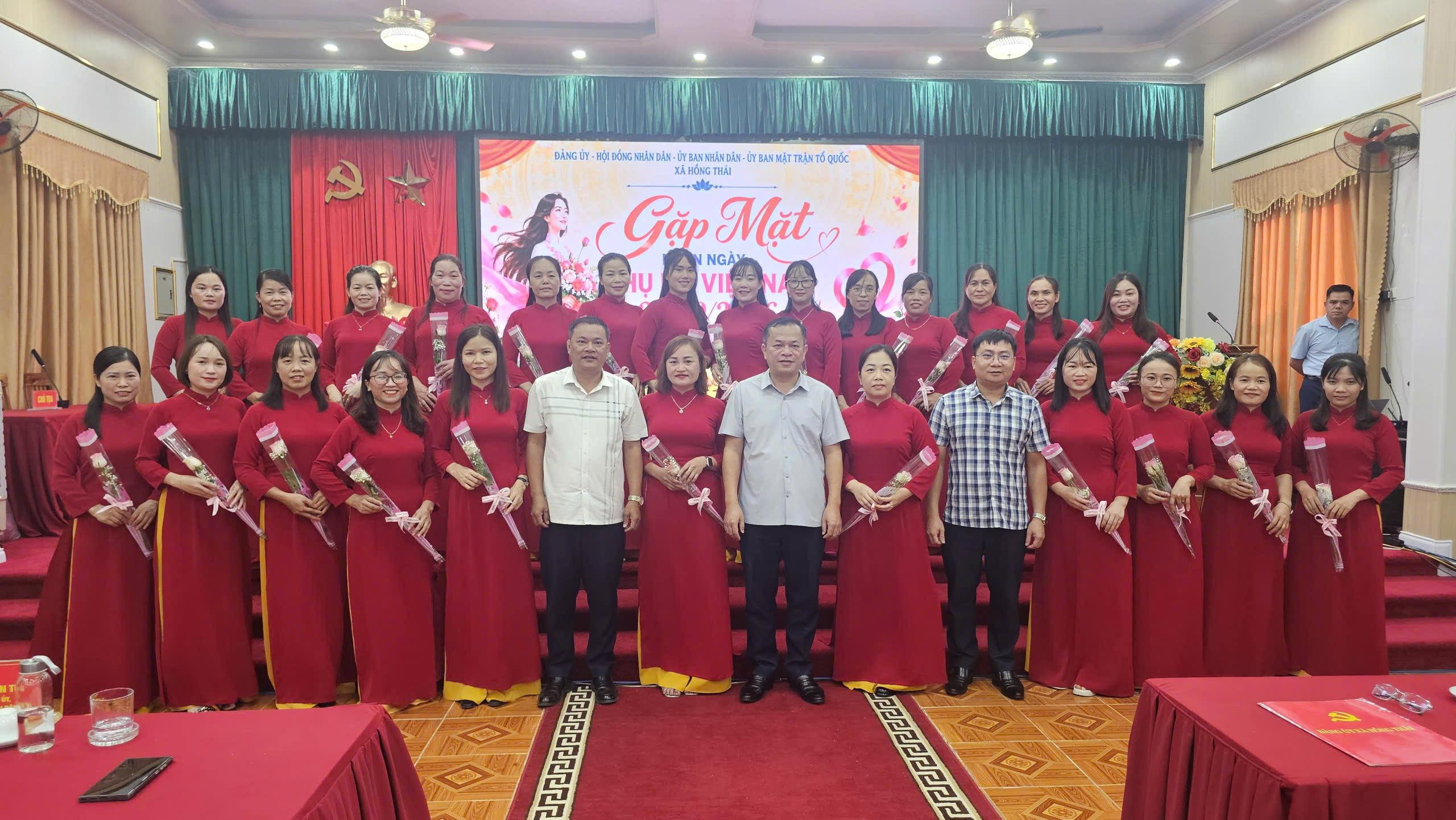 Xã Hồng Thái gặp mặt kỷ niệm Ngày Phụ nữ Việt Nam 20/10