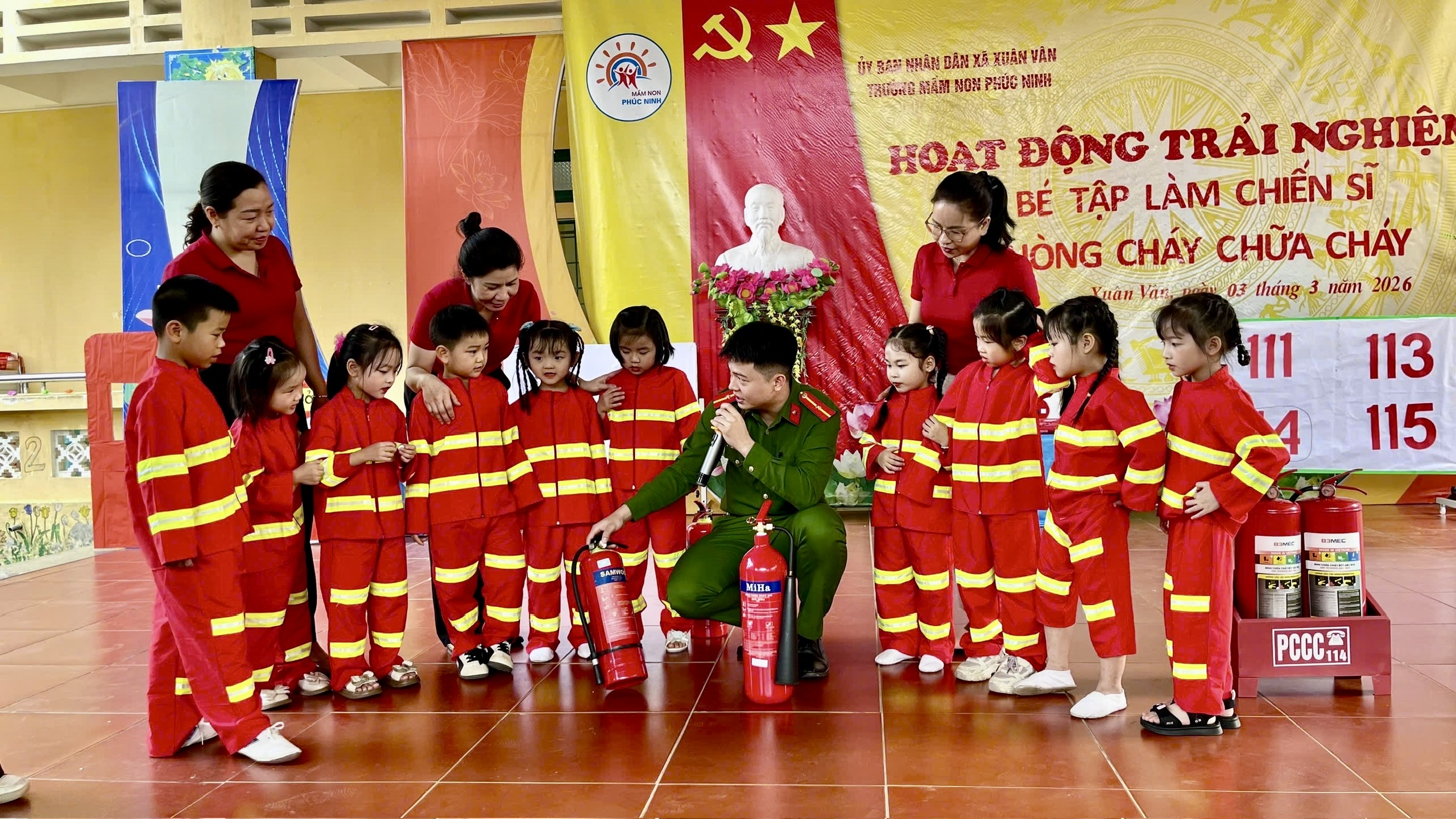 CÔNG AN XÃ XUÂN VÂN TỔ CHỨC TUYÊN TRUYỀN, TRẢI NGHIỆM KỸ NĂNG PCCC TẠI TRƯỜNG MẦM NON PHÚC NINH