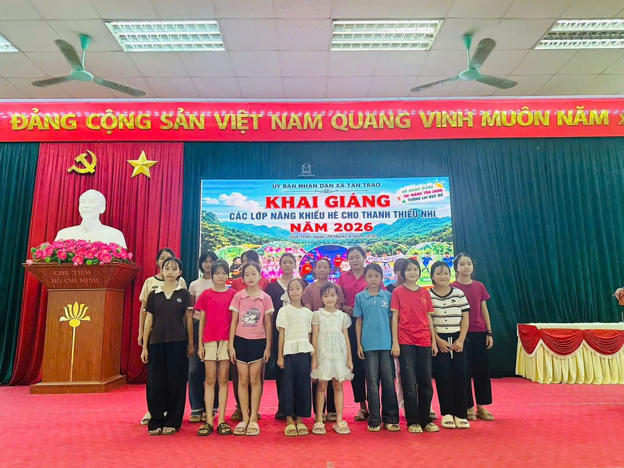 ảnh lưu niệm lớp nk.jpg