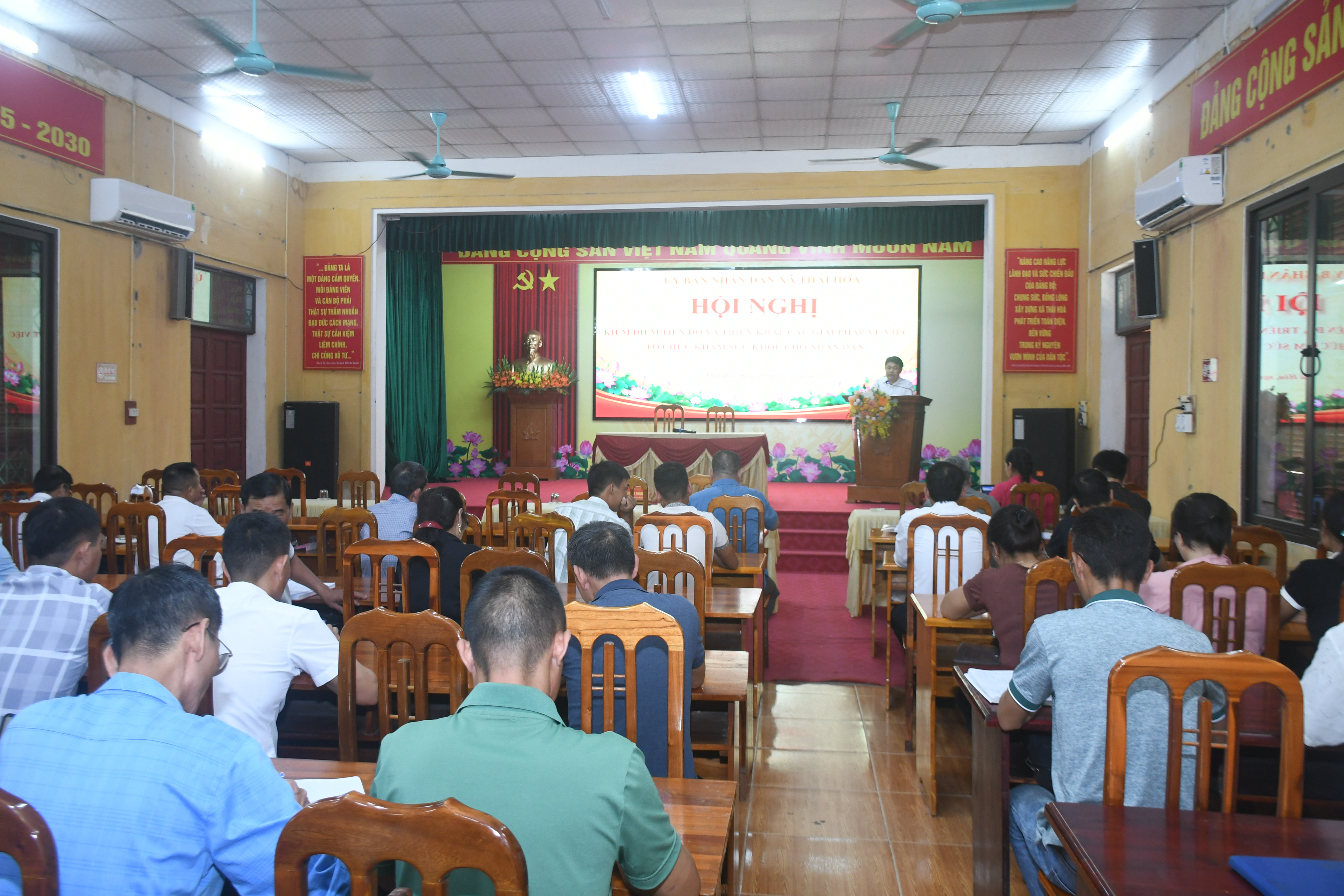Xã Thái Hòa tăng cường tuyên truyền, vận động người dân khám sức khỏe miễn phí
