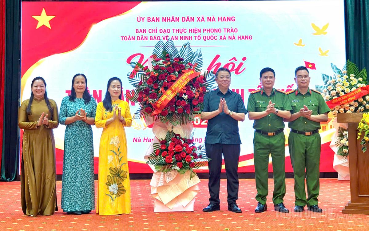Đồng chí Trưởng ban Tuyên giáo và Dân vận Tỉnh ủy Trần Mạnh Lợi dự Ngày hội Toàn dân bảo vệ an ninh Tổ quốc tại Nà Hang