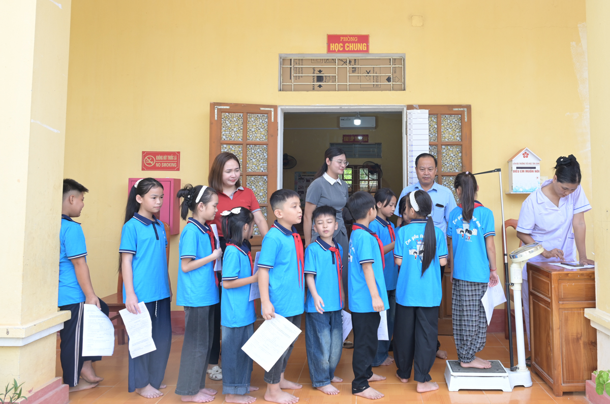 Hàm Yên tổ chức khám sức khỏe miễn phí cho học sinh tiểu học, THCS