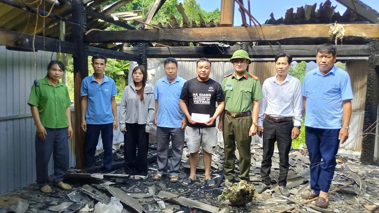THĂM HỎI, ĐỘNG VIÊN GIA ĐÌNH BỊ HOẢ HOẠN TẠI LÙNG THOÁ