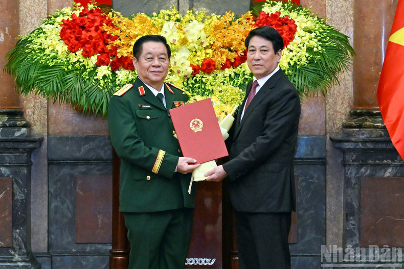 State President presents appointment, promotion decisions to military officers
