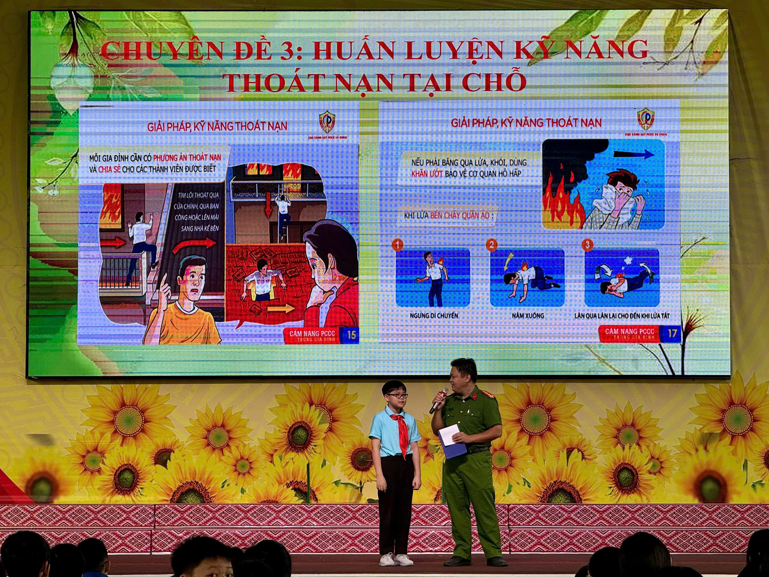 CÔNG AN PHƯỜNG MINH XUÂN TĂNG CƯỜNG TUYÊN TRUYỀN, HƯỚNG DẪN KỸ NĂNG PCCC VÀ CNCH TẠI TRƯỜNG THCS LÊ QUÝ ĐÔN