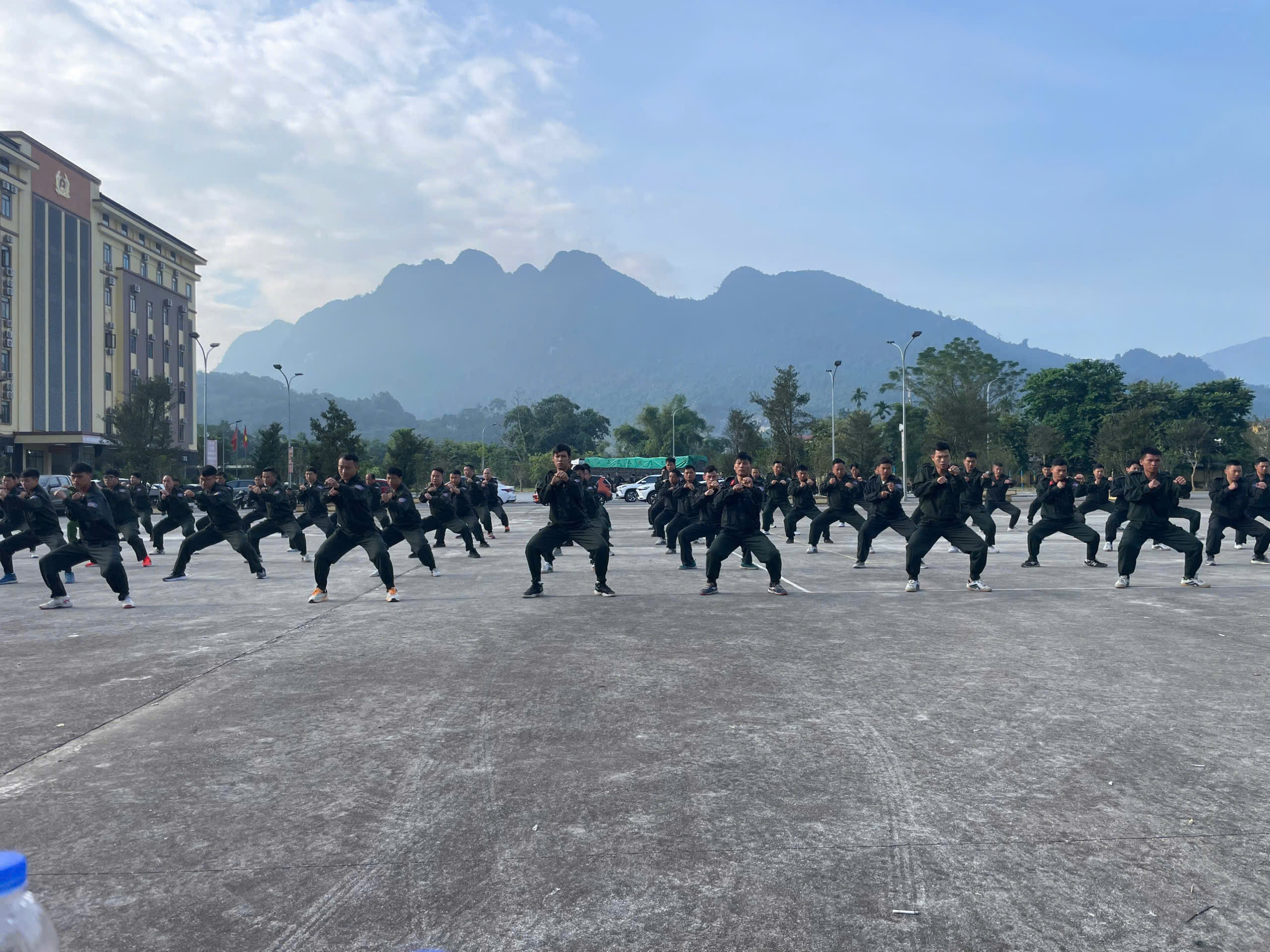 KIỂM TRA, ĐÁNH GIÁ KẾT QUẢ HUẤN LUYỆN TIỂU ĐOÀN CẢNH SÁT CƠ ĐỘNG DỰ BỊ CHIẾN ĐẤU CÔNG AN TỈNH TUYÊN QUANG ( ĐỢT 1) NĂM 2025 
