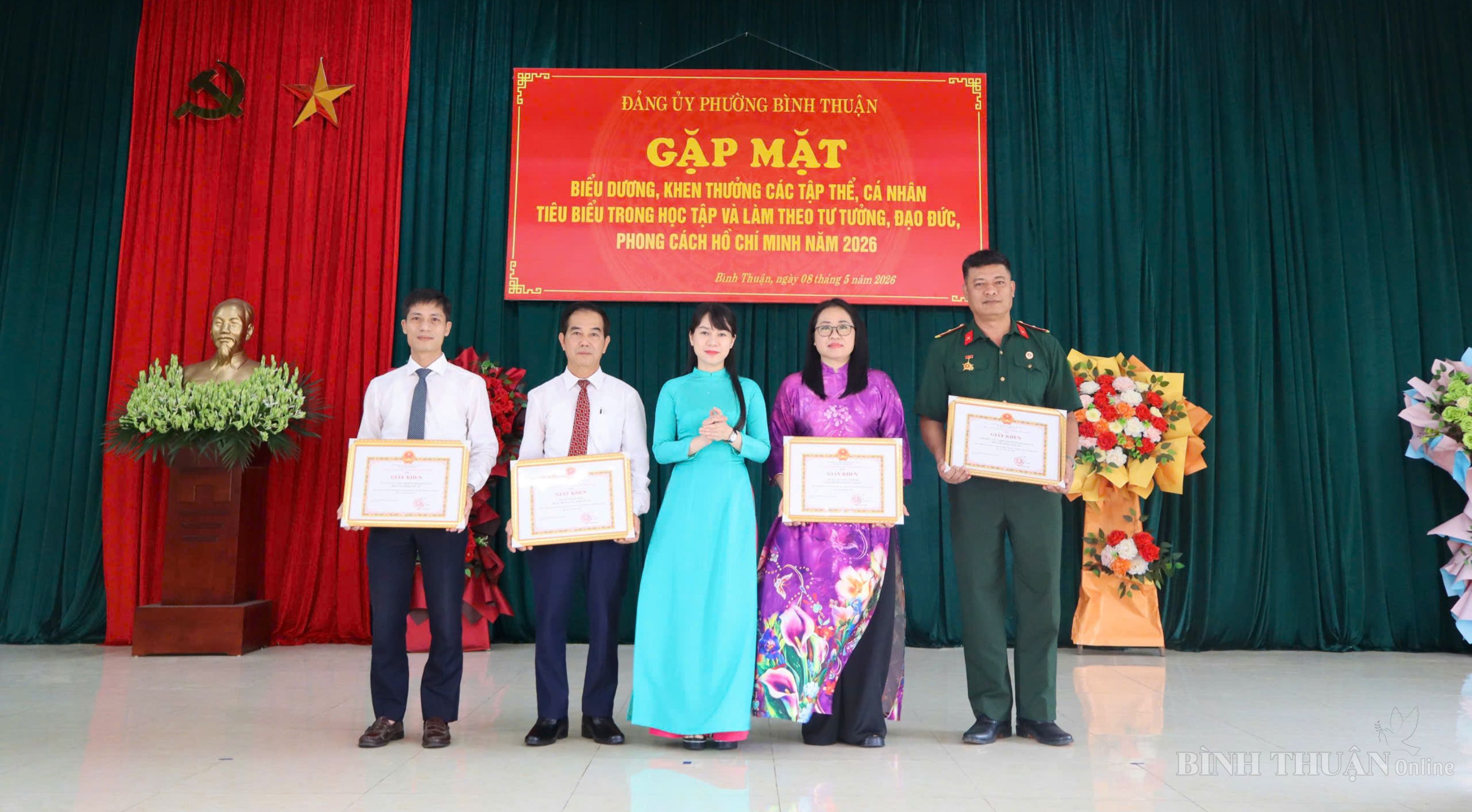BÌNH THUẬN: BIỂU DƯƠNG 04 TẬP THỂ, 09 CÁ NHÂN TIÊU BIỂU HỌC TẬP VÀ LÀM THEO BÁC