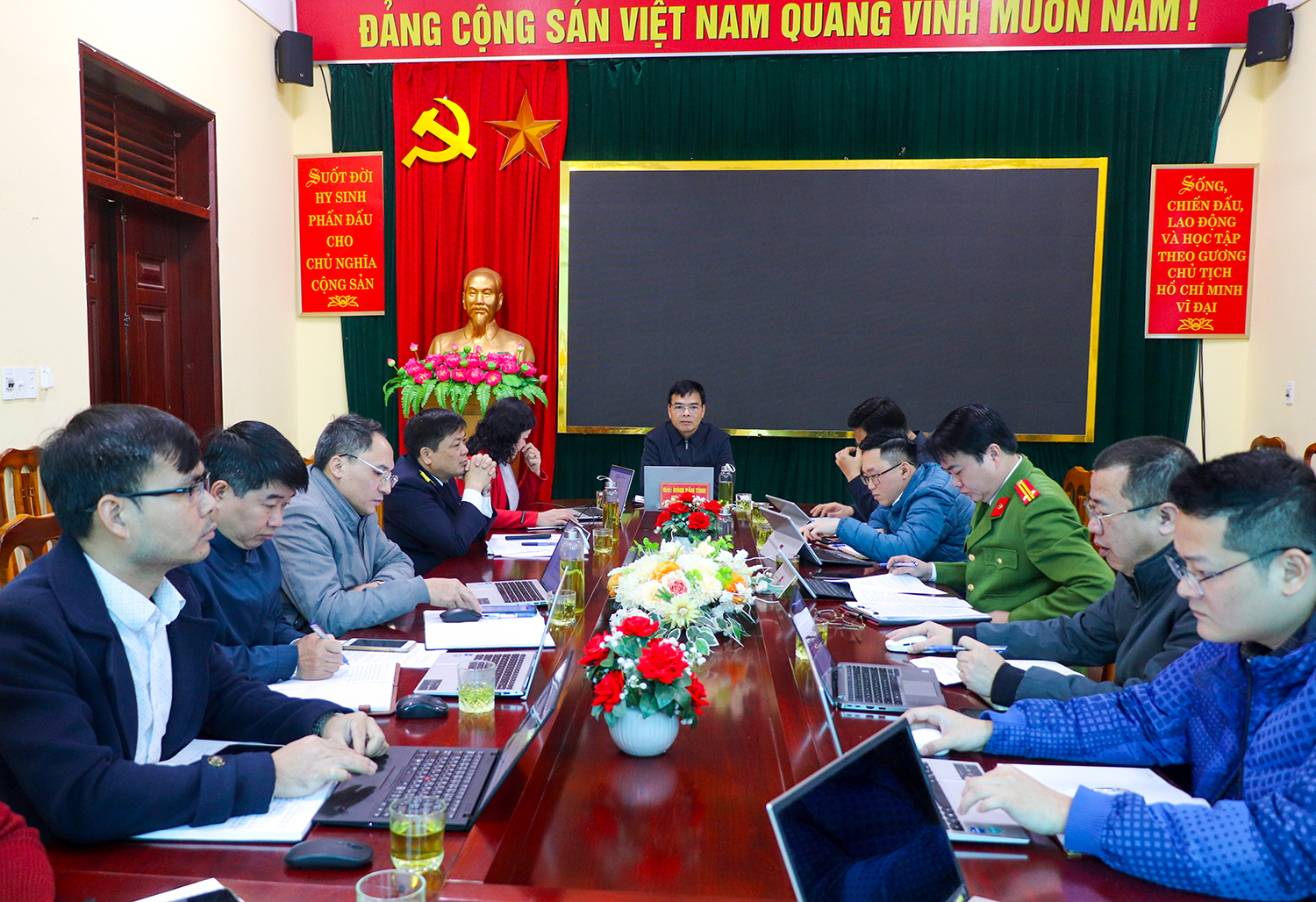 UBND xã Yên Sơn họp phiên thường kỳ mở rộng tháng 01/2026