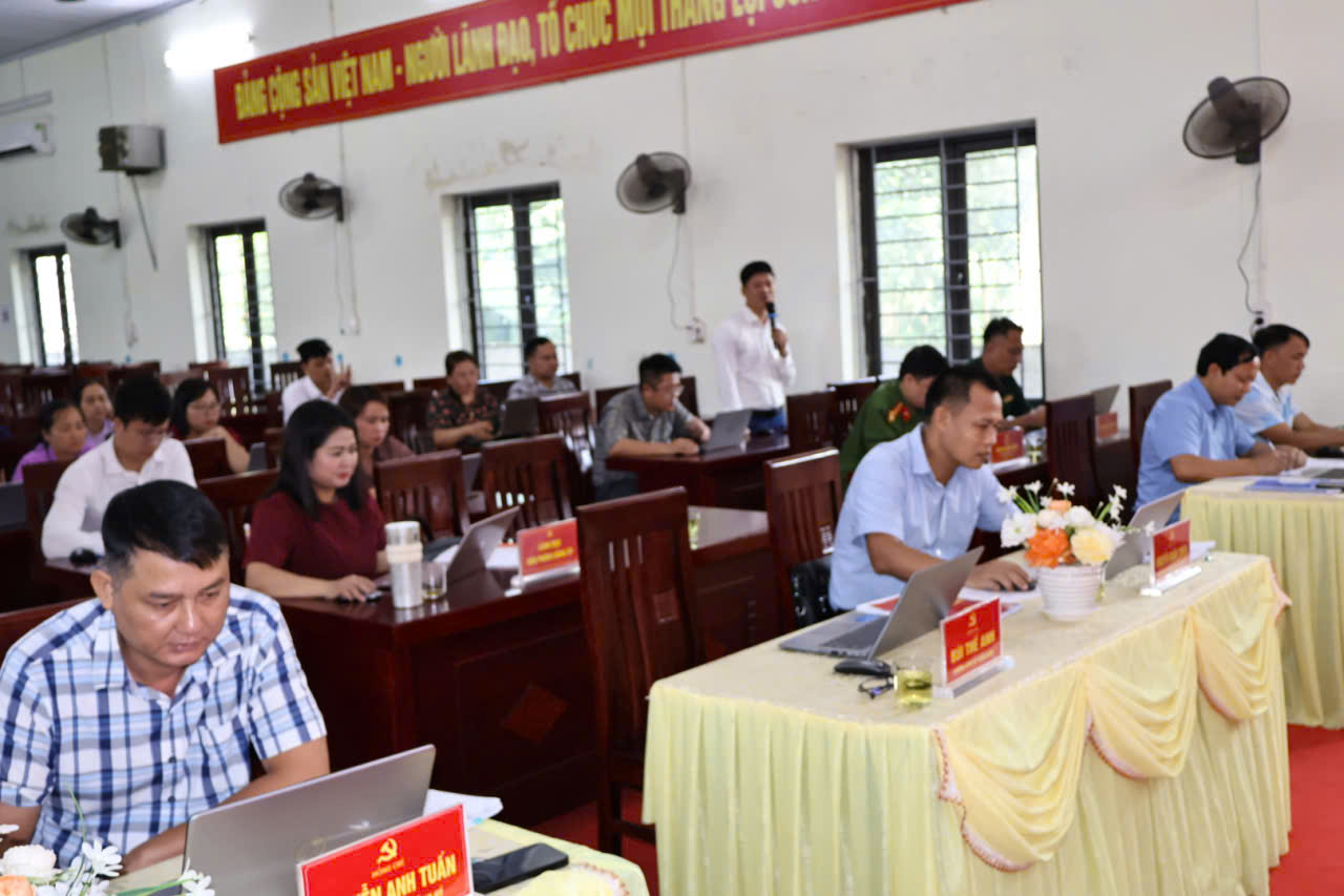 Họp BCH chuyên đề 4 th 8 Đạt.jpg