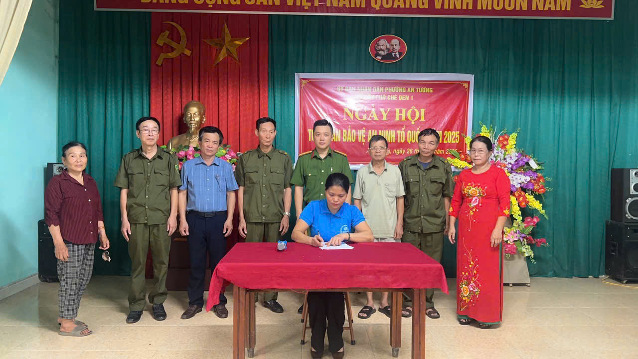 SÔI NỔI NGÀY HỘI TOÀN DÂN BẢO VỆ AN NINH TỔ QUỐC VÀ DIỄN ĐÀN CÔNG AN LẮNG NGHE Ý KIẾN NHÂN DÂN NĂM 2025 TẠI CÁC TỔ DÂN PHỐ TRÊN ĐỊA BÀN PHƯỜNG AN TƯỜNG