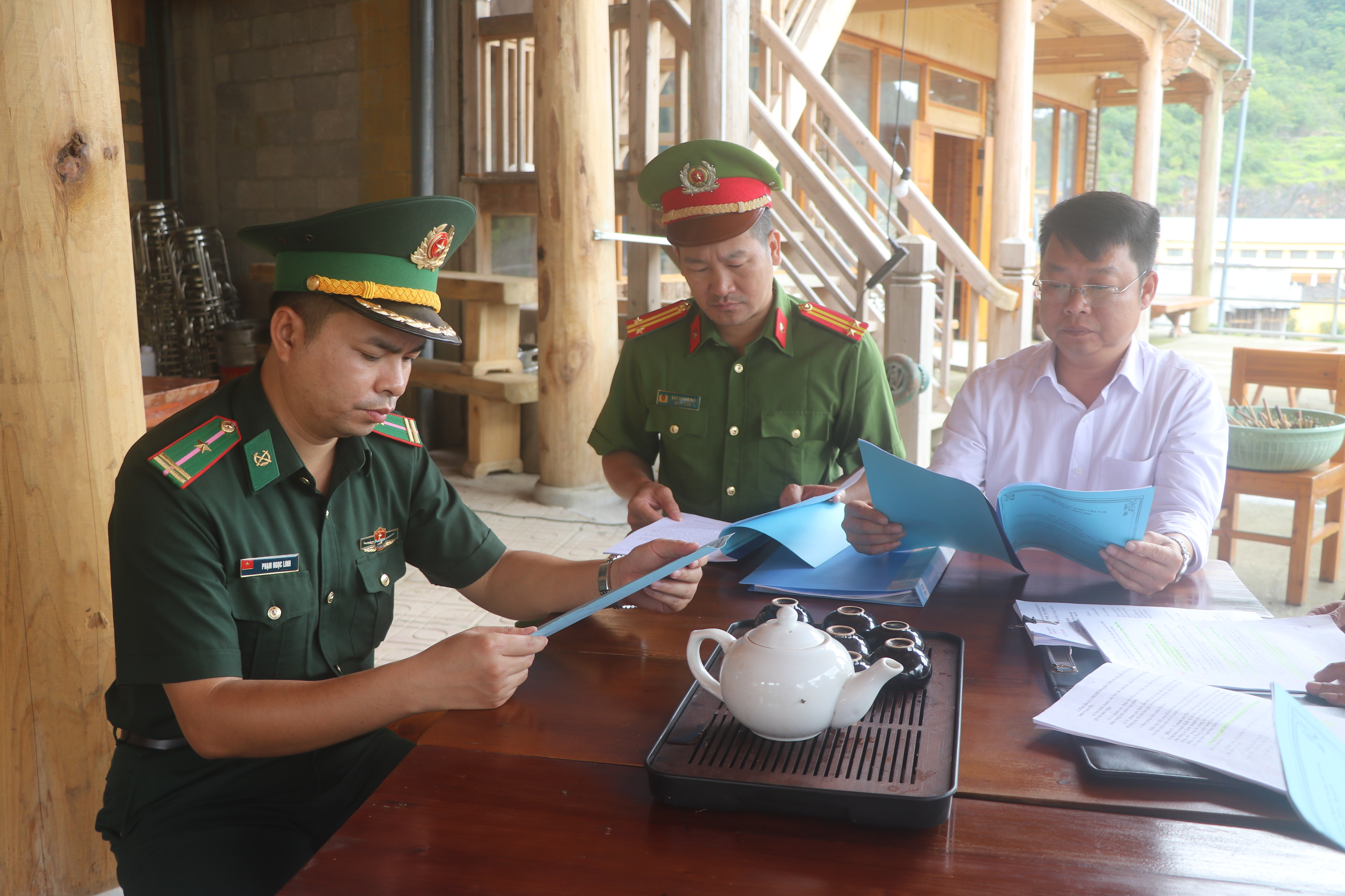 ĐOÀN KIỂM TRA LIÊN NGÀNH  KIỂM TRA, CHẤN CHỈNH HOẠT ĐỘNG KINH DOANH DU LỊCH TẠI XÃ LŨNG CÚ
