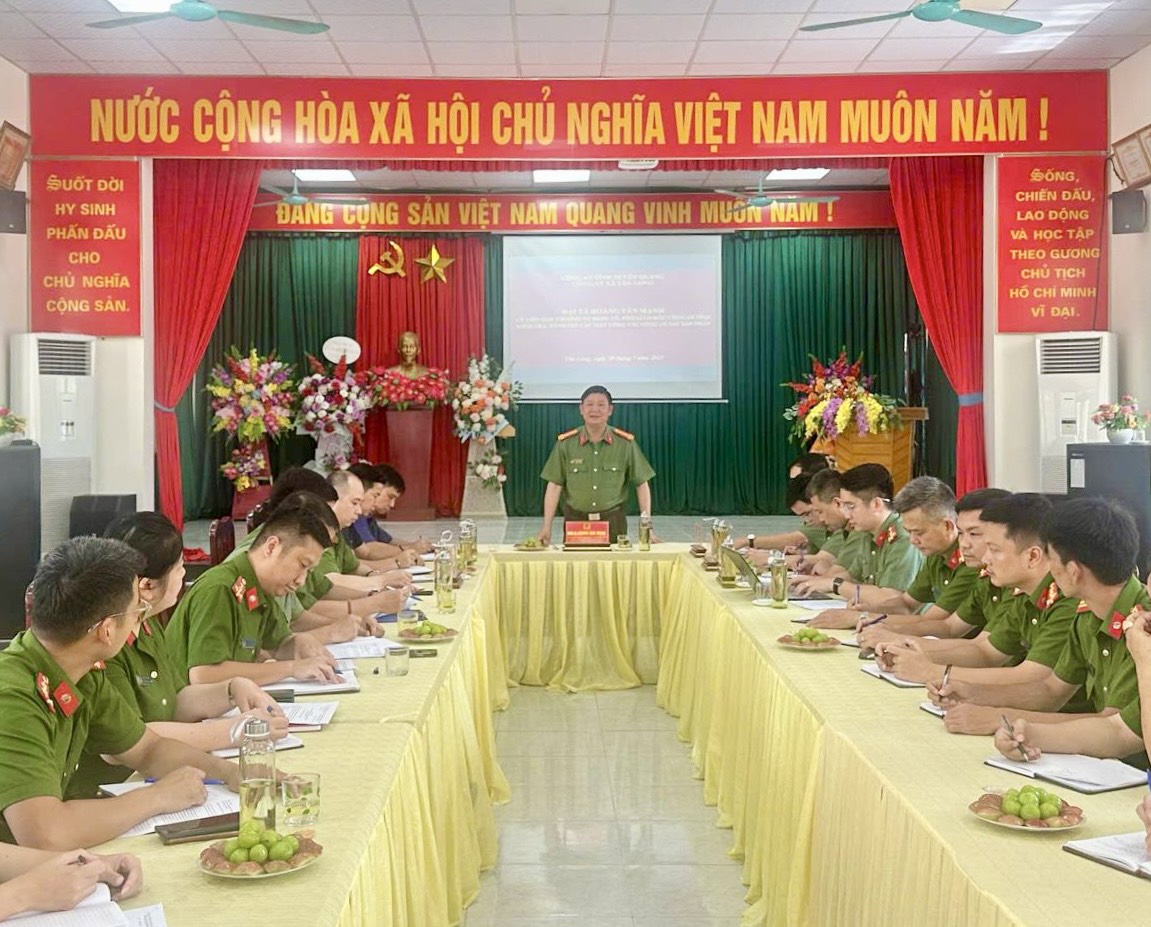 LÃNH ĐẠO CÔNG AN TỈNH LÀM VIỆC VỚI CÔNG AN XÃ TÂN LONG SAU SÁP NHẬP