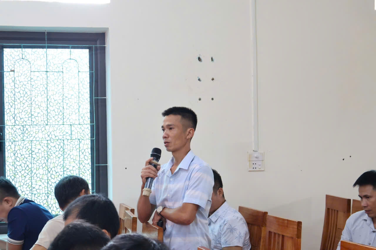 Phiên họp UB tháng 7 thôn ph b.jpg