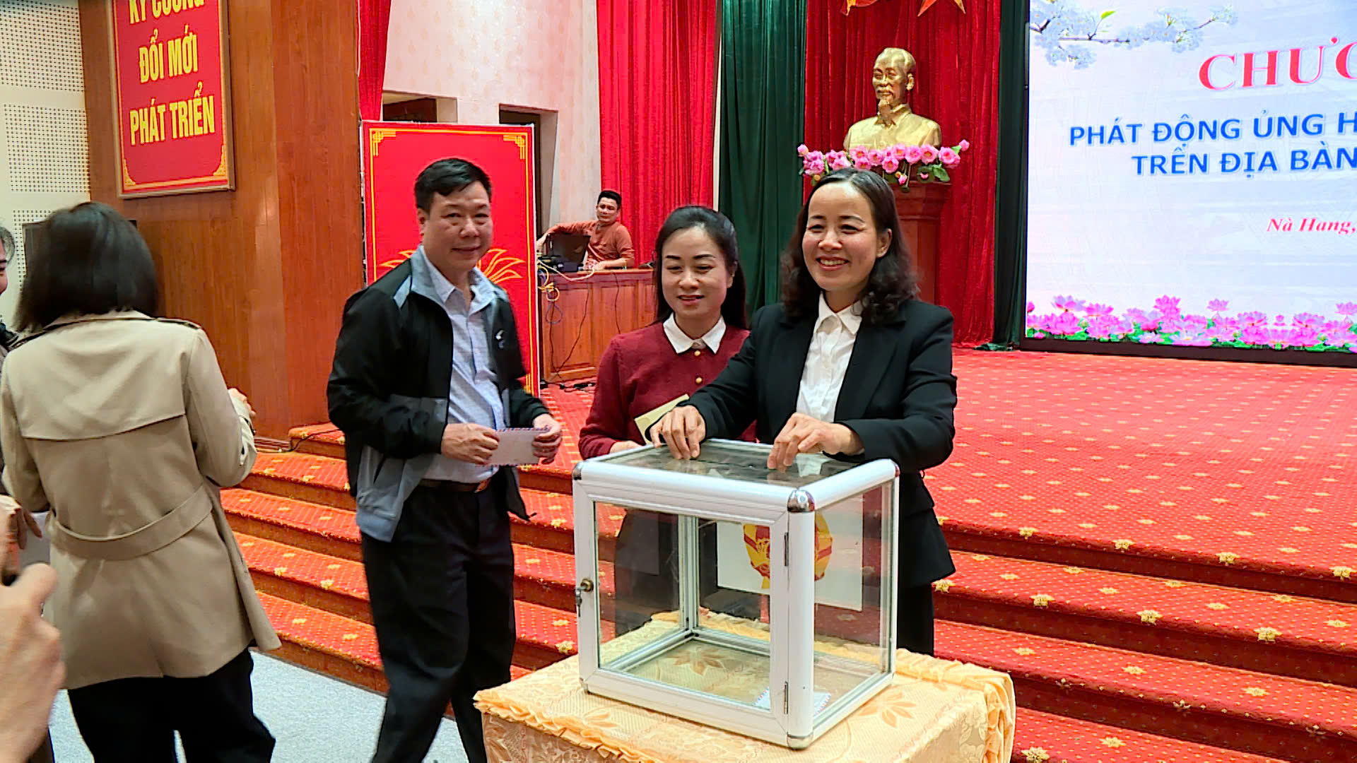 UBND xã Nà Hang phát động ủng hộ các hoạt động văn hóa năm 2026