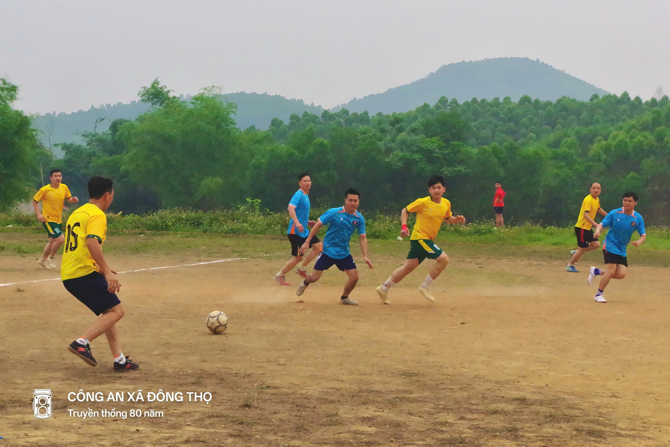 CÔNG AN XÃ ĐÔNG THỌ SÔI NỔI GIAO LƯU THỂ THAO CHÀO MỪNG KỶ NIỆM 80 NĂM NGÀY TRUYỀN THỐNG CÁC LỰC LƯỢNG TRONG CAND