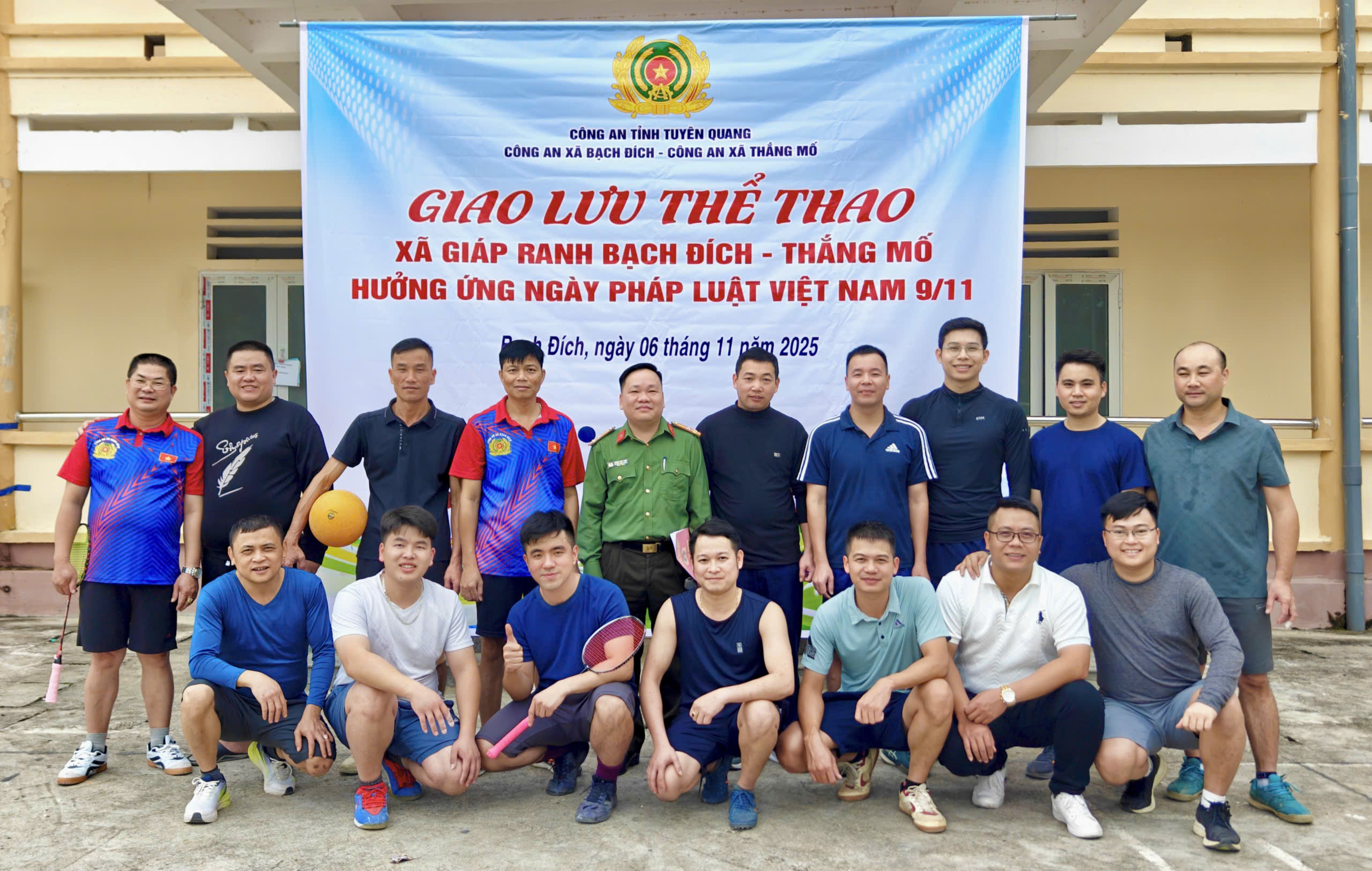 GIAO LƯU CÔNG AN XÃ GIÁP RANH VÀ CÁC HOẠT ĐỘNG HƯỞNG ỨNG NGÀY PHÁP LUẬT VIỆT NAM 9/11