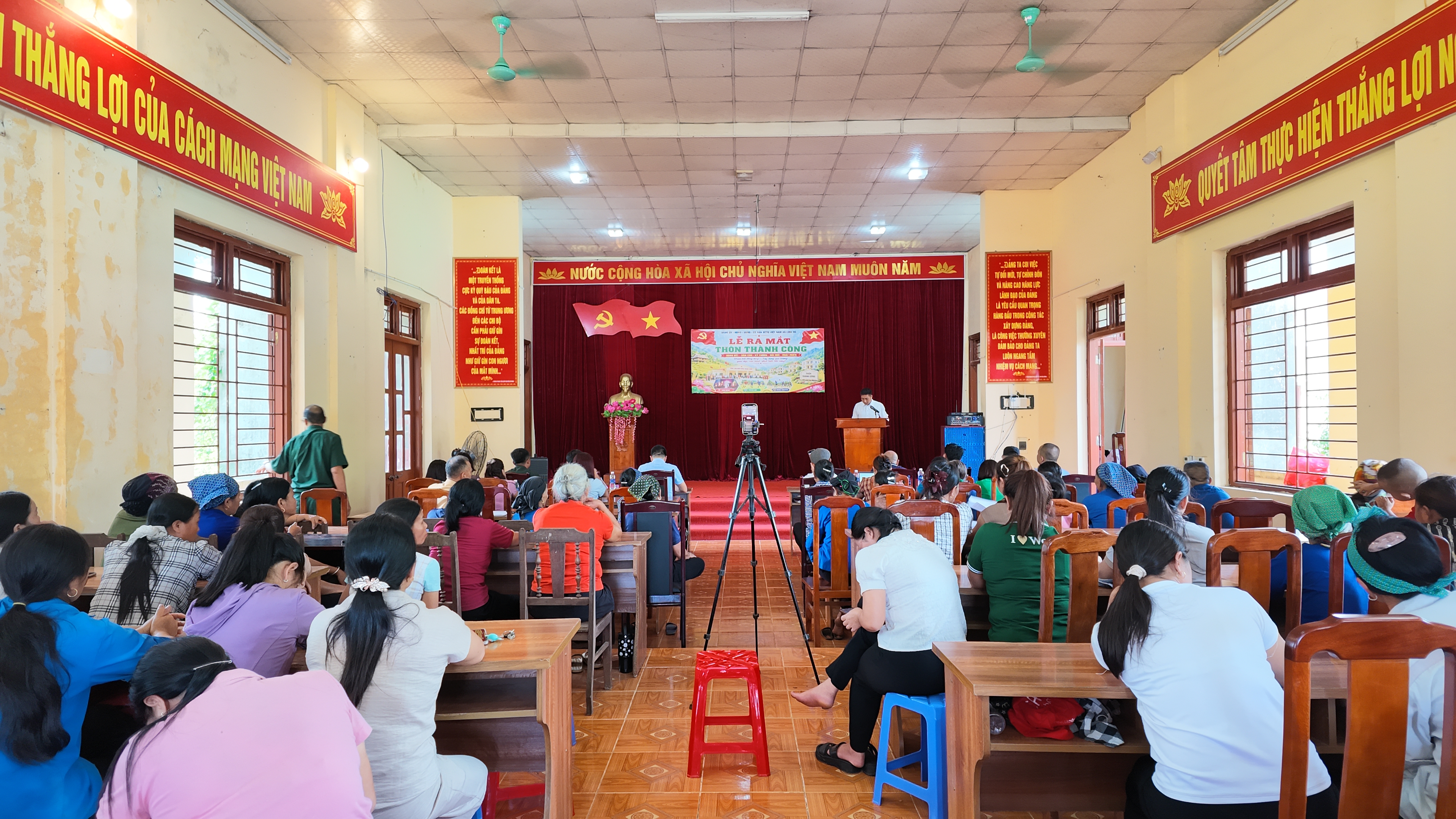 Ra mắt 3.JPG